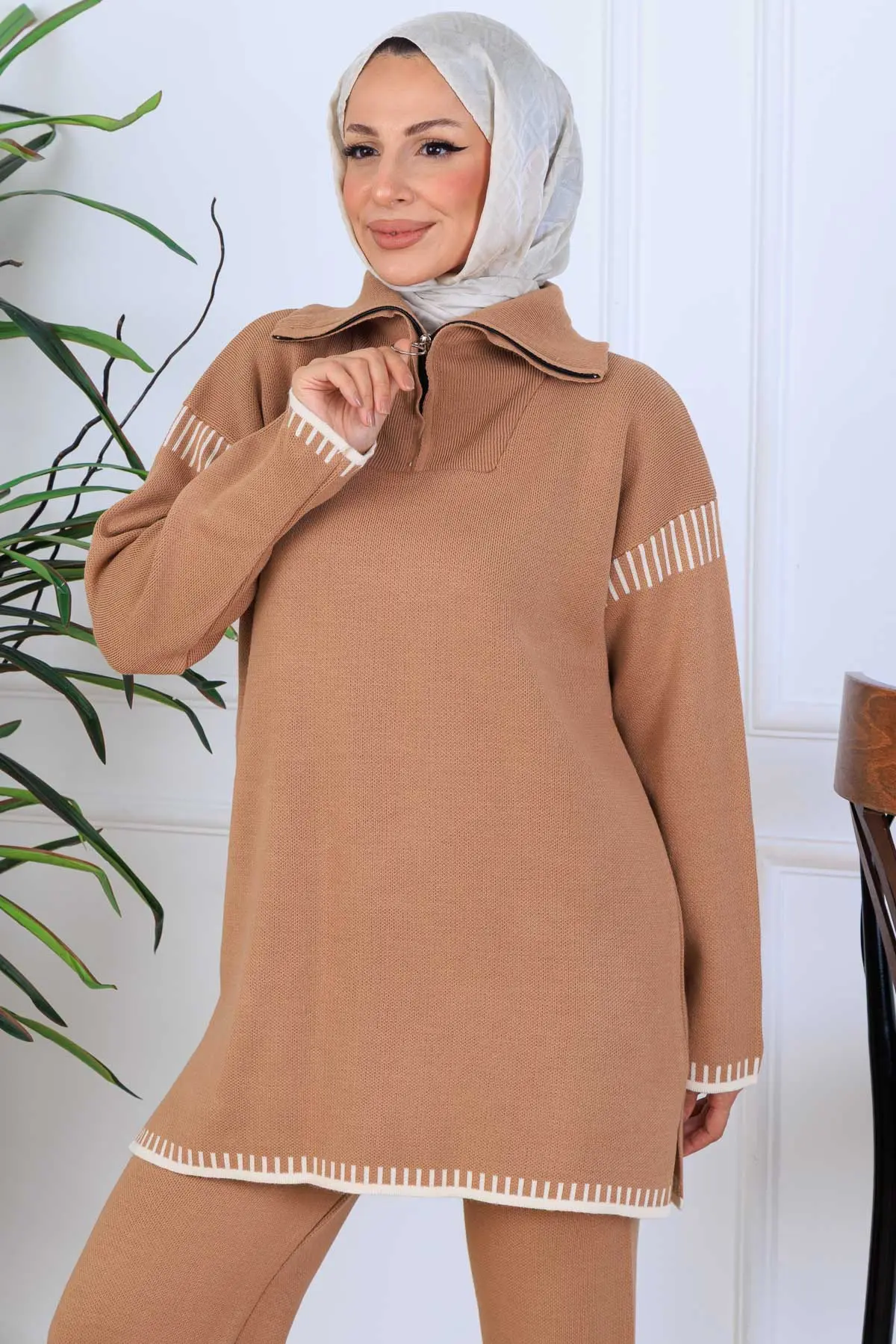 Yakası Fermuarlı Şerit Detay Triko Takım-detail