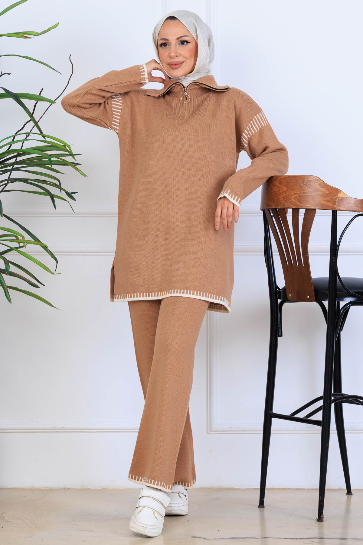 Yakası Fermuarlı Şerit Detay Triko Takım