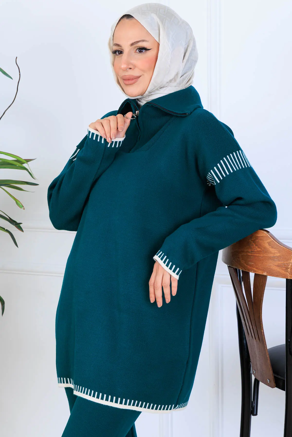 Yakası Fermuarlı Şerit Detay Triko Takım-detail