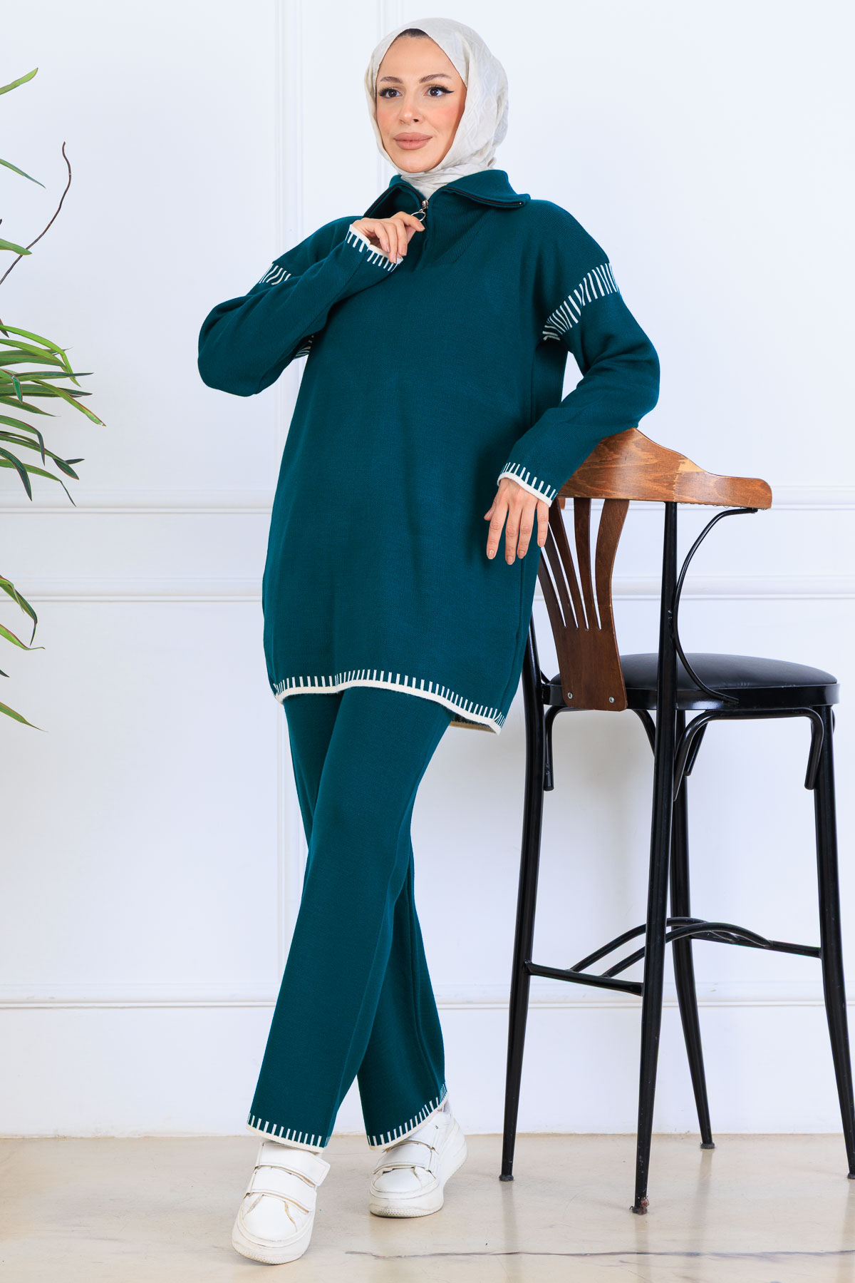 Zippered Collar Stripe Detail Knitwear Suit