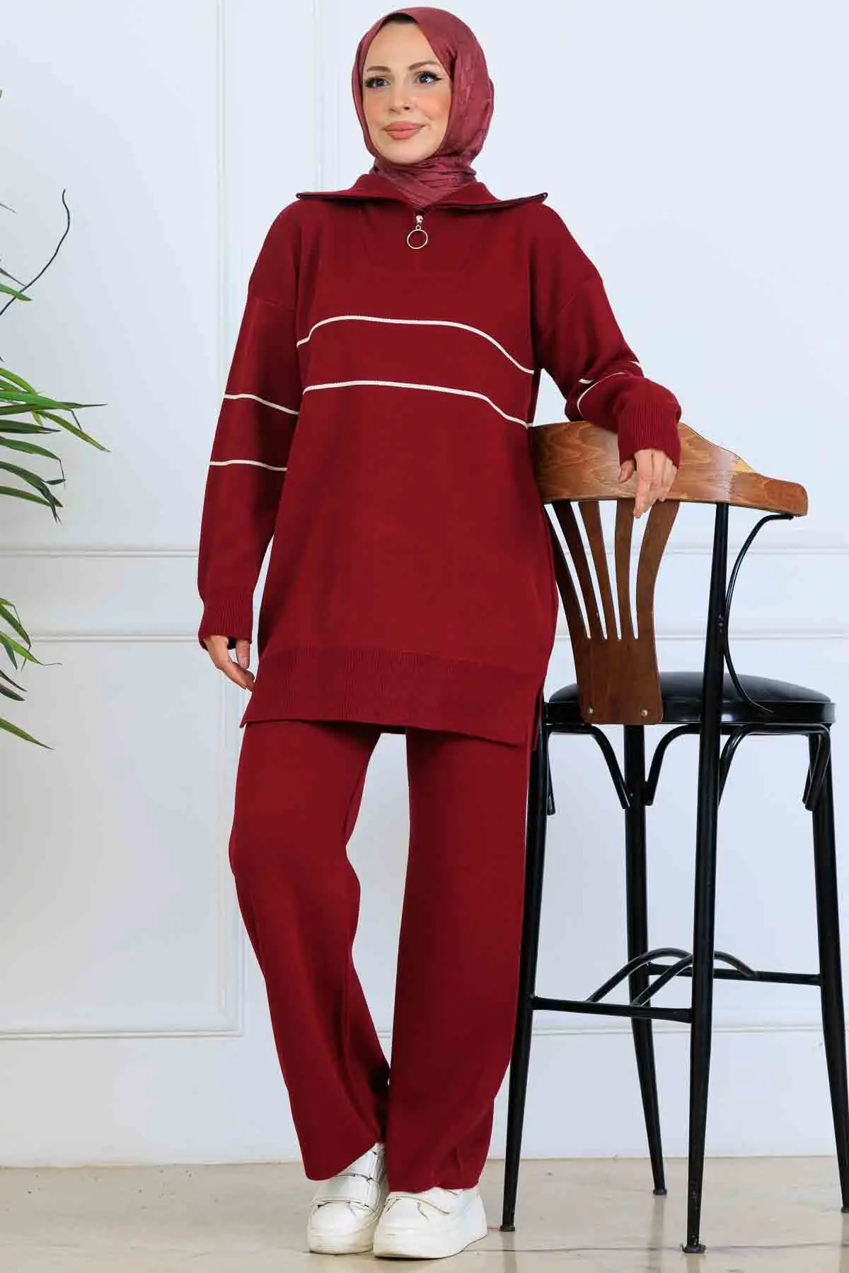 Yakası Fermuarlı Şeritli Triko Takım