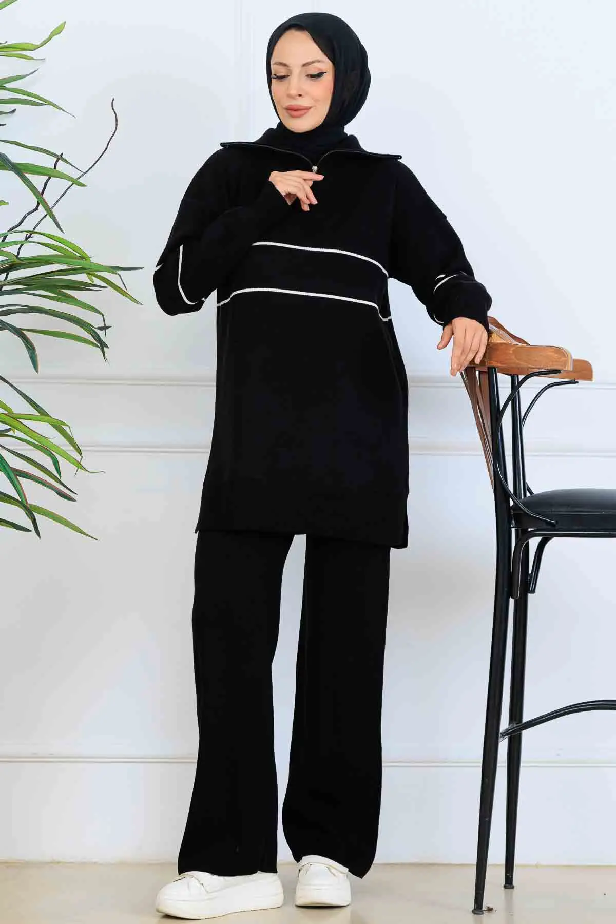 Yakası Fermuarlı Şeritli Triko Takım