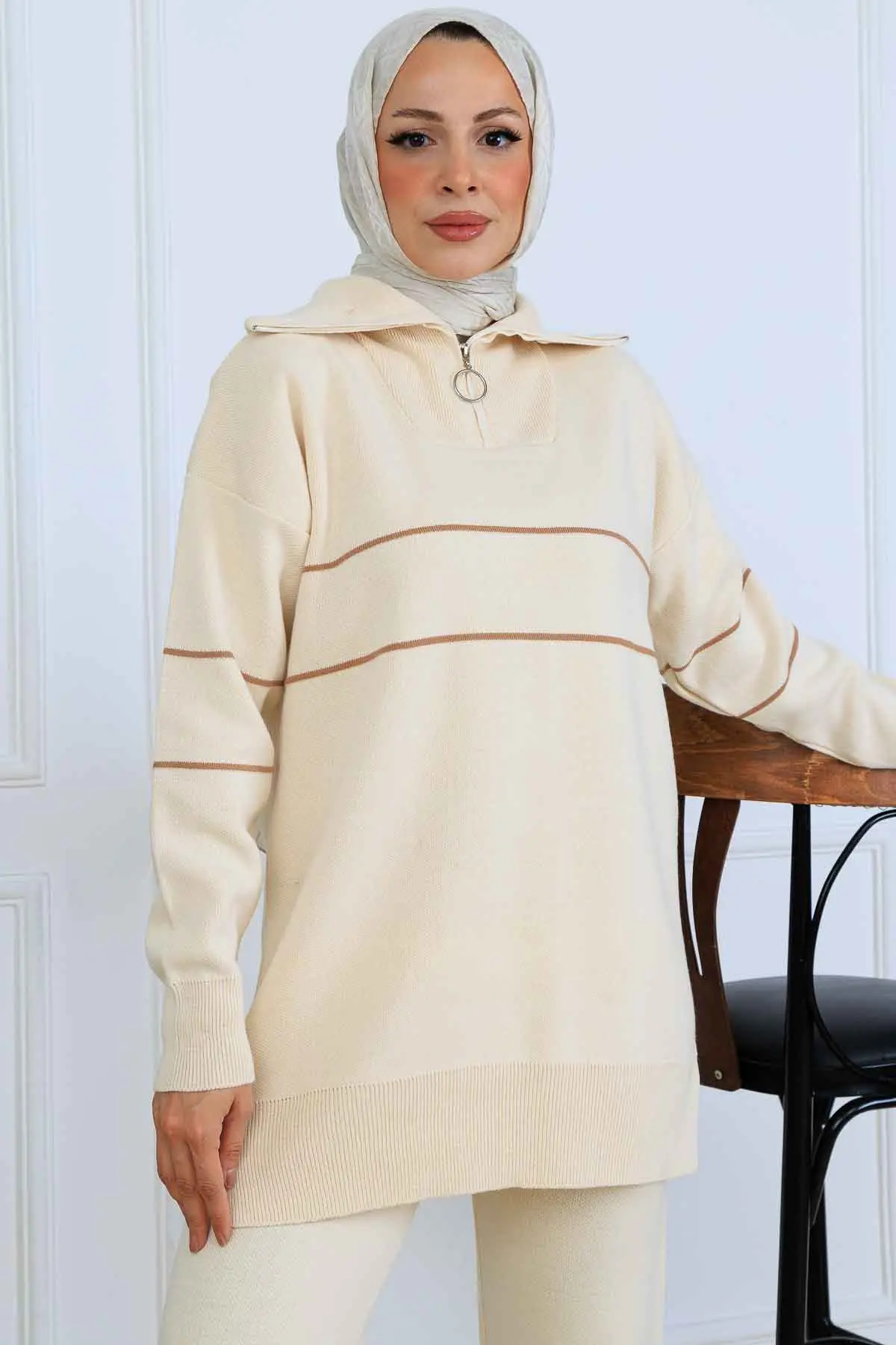 Yakası Fermuarlı Şeritli Triko Takım-detail