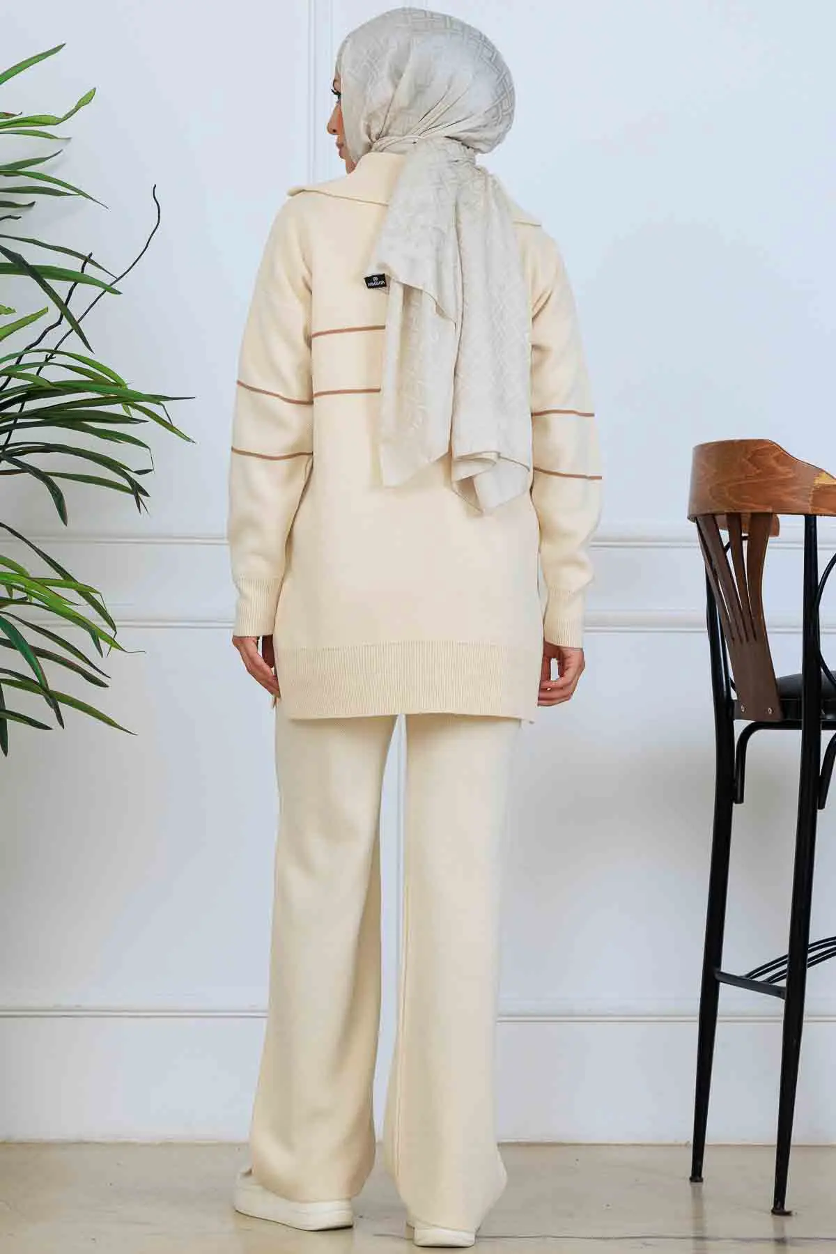 Yakası Fermuarlı Şeritli Triko Takım-detail