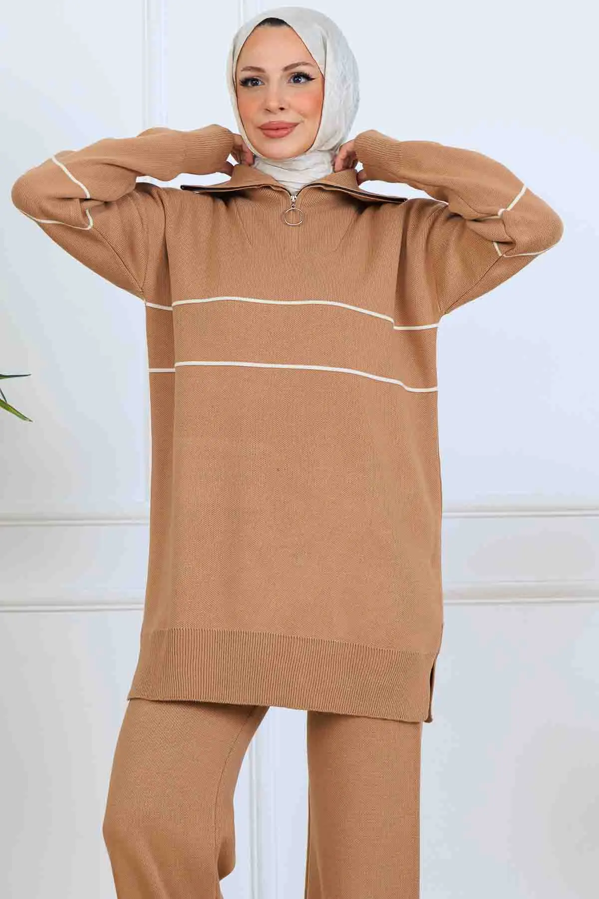 Yakası Fermuarlı Şeritli Triko Takım-detail