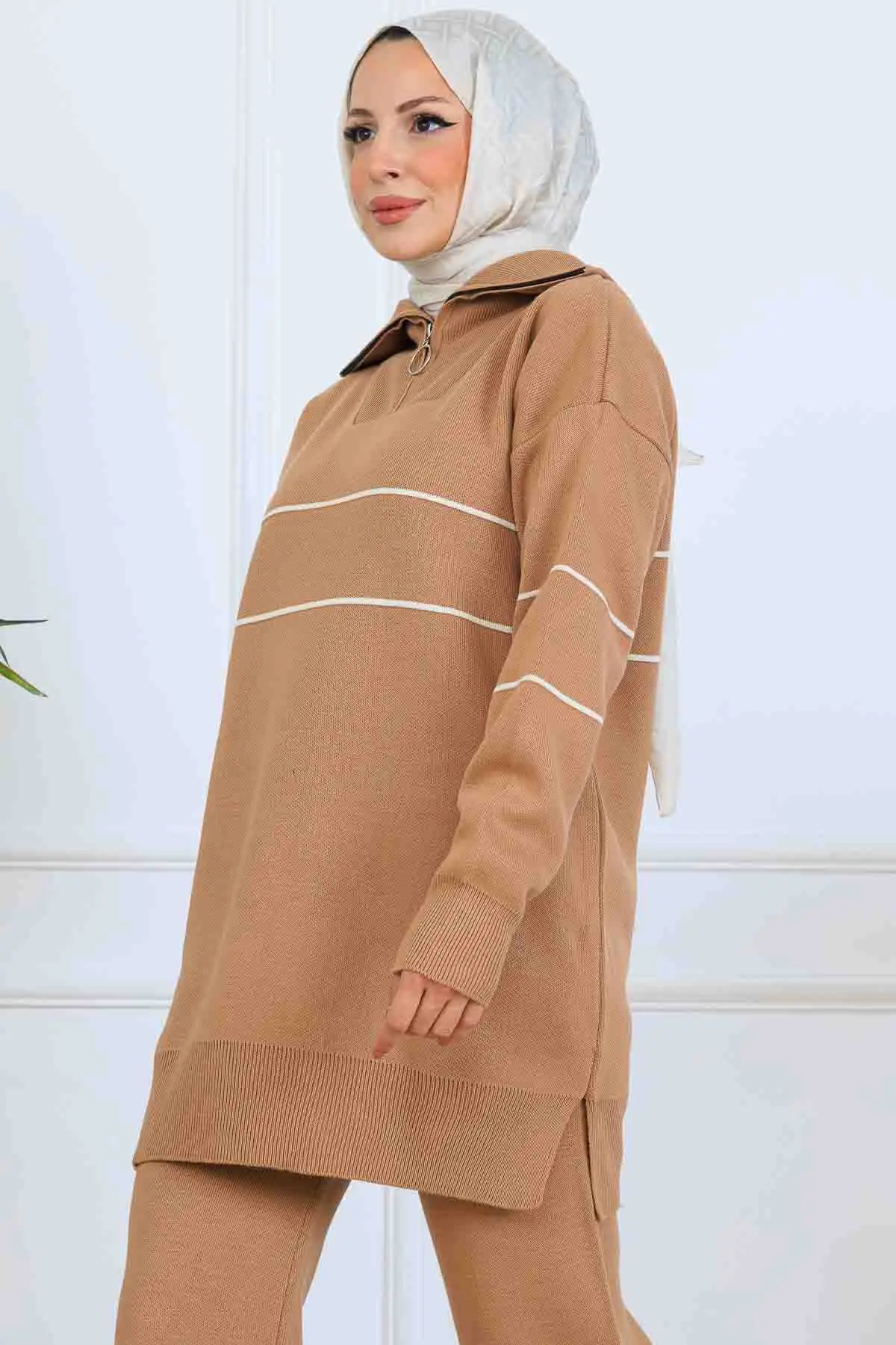 Yakası Fermuarlı Şeritli Triko Takım-detail