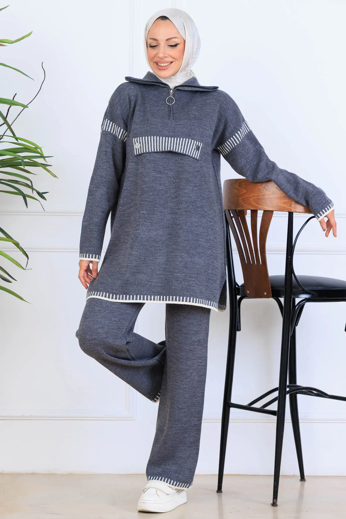 Yakası Fermuarlı Triko Takım-detail