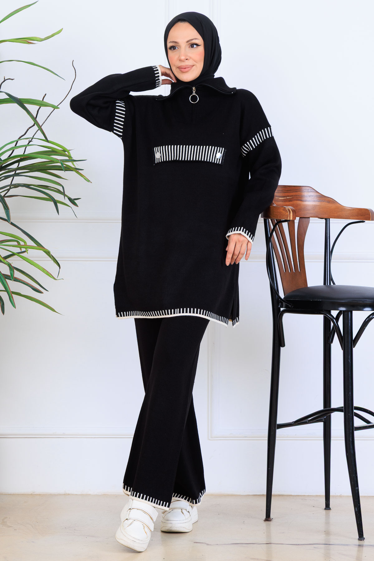 Yakası Fermuarlı Triko Takım