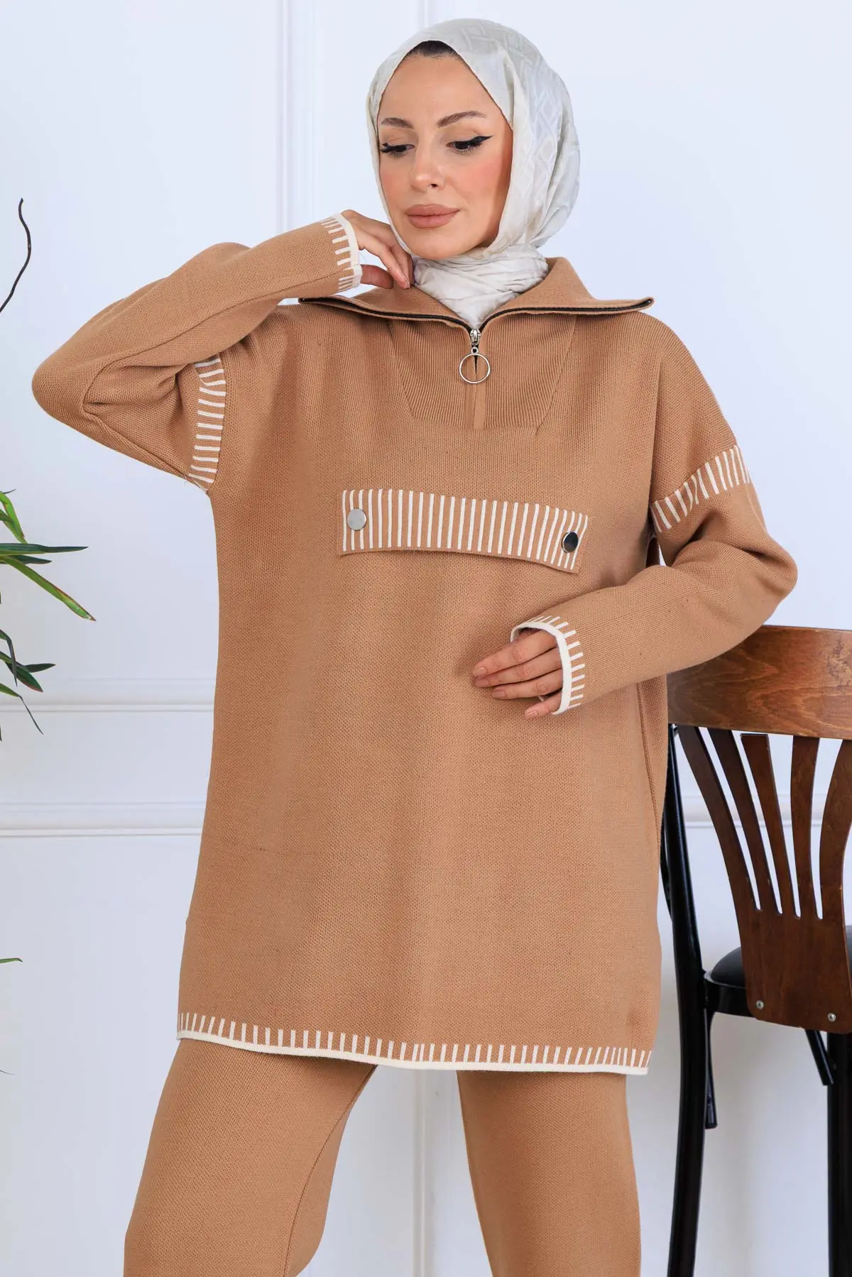 Yakası Fermuarlı Triko Takım-detail