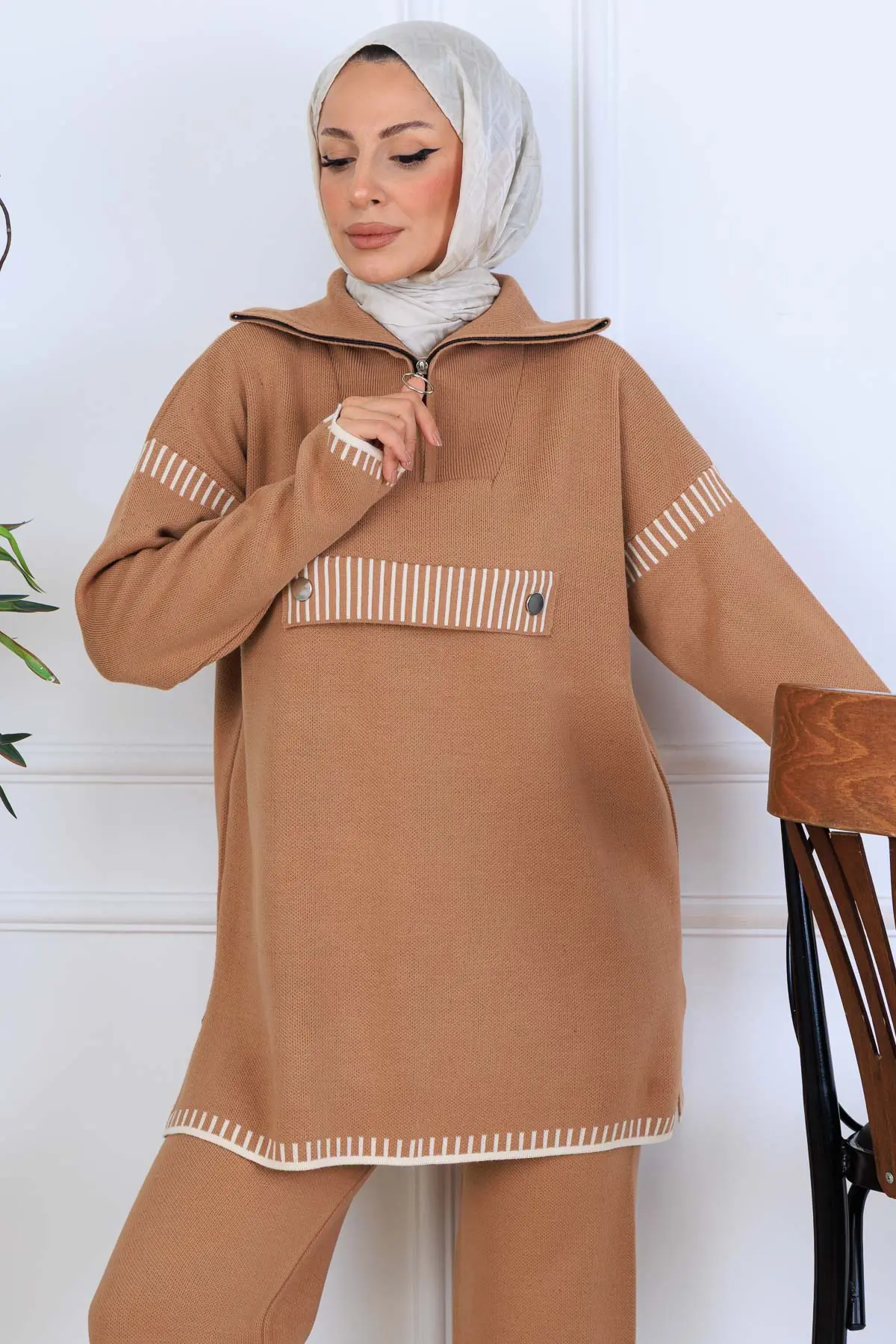 Yakası Fermuarlı Triko Takım-detail