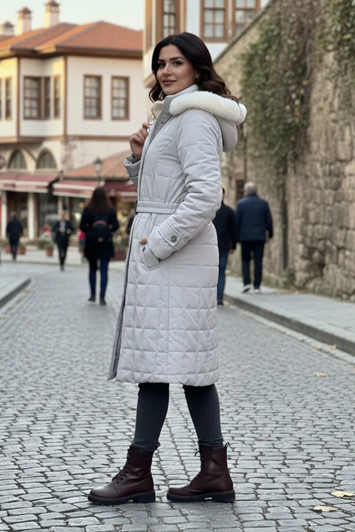 Yakası Kürklü Kapitone Mont-detail