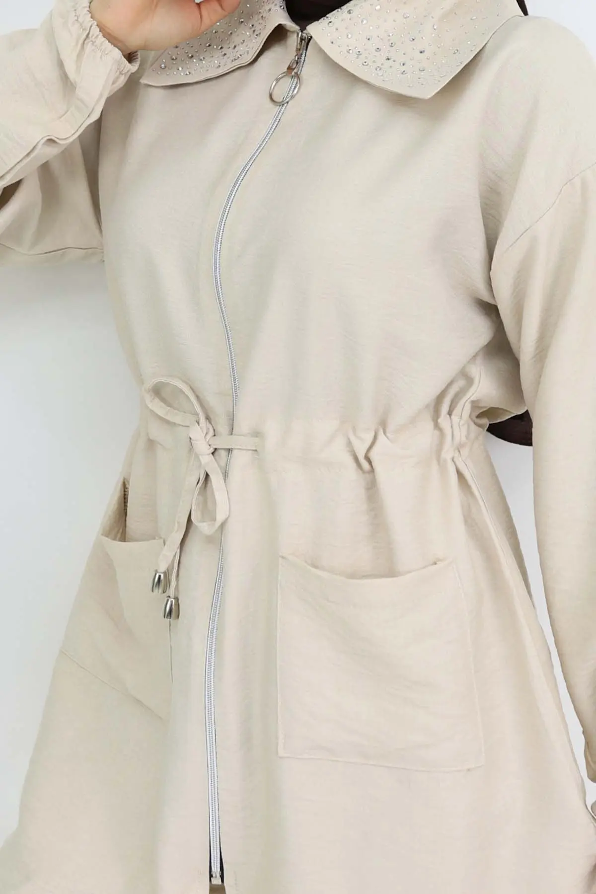 Hijab Suit With Stone Detail On The Collar-detail