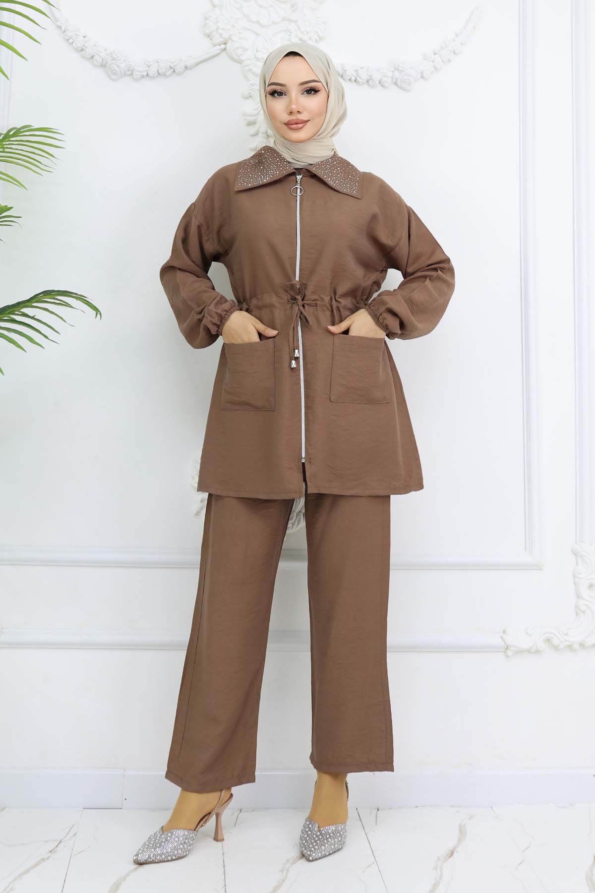 Hijab Suit With Stone Detail On The Collar