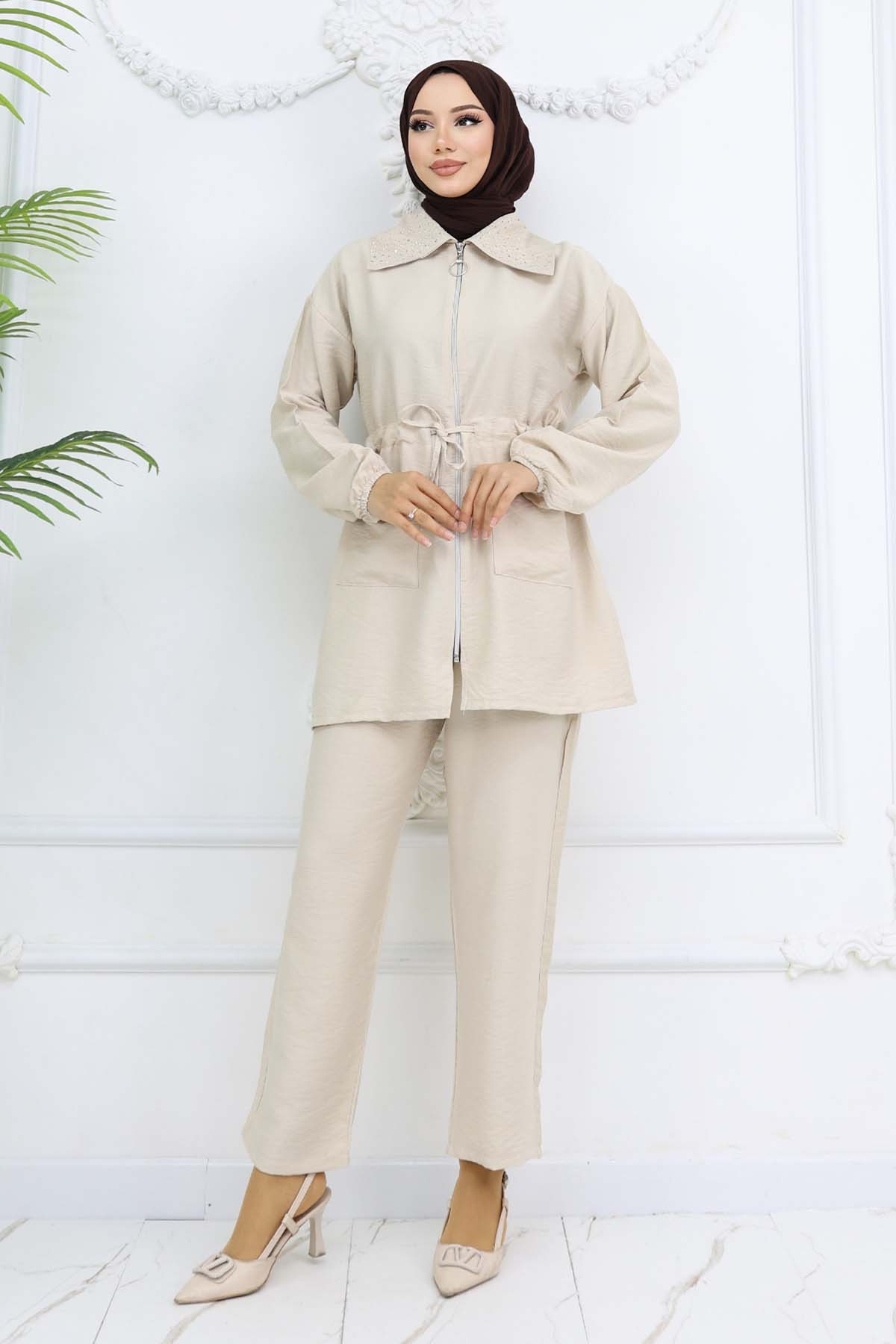 Hijab Suit With Stone Detail On The Collar