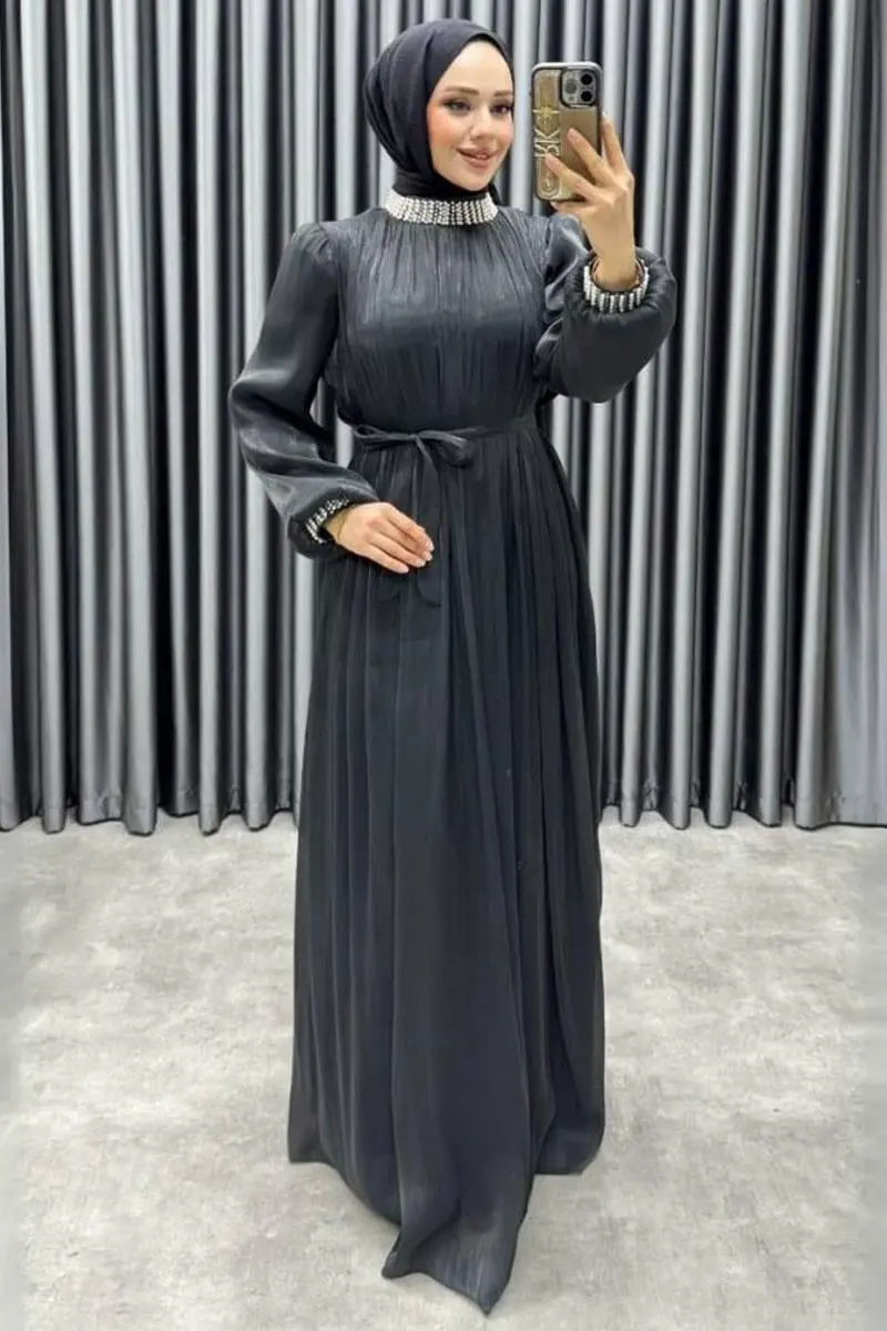 Janjan Evening Dress With Stone Embroidered Collar