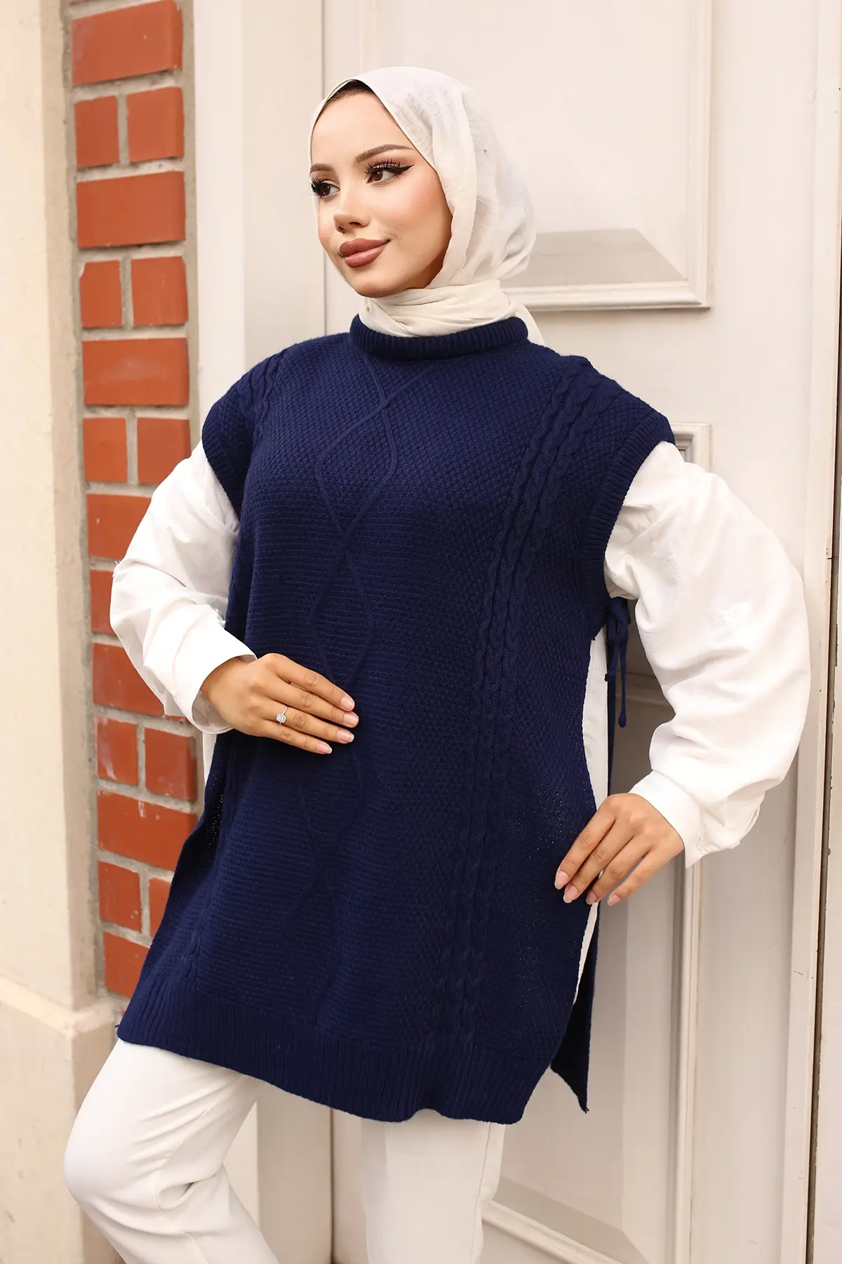 Knit Motif Sweater With Side Ties-detail