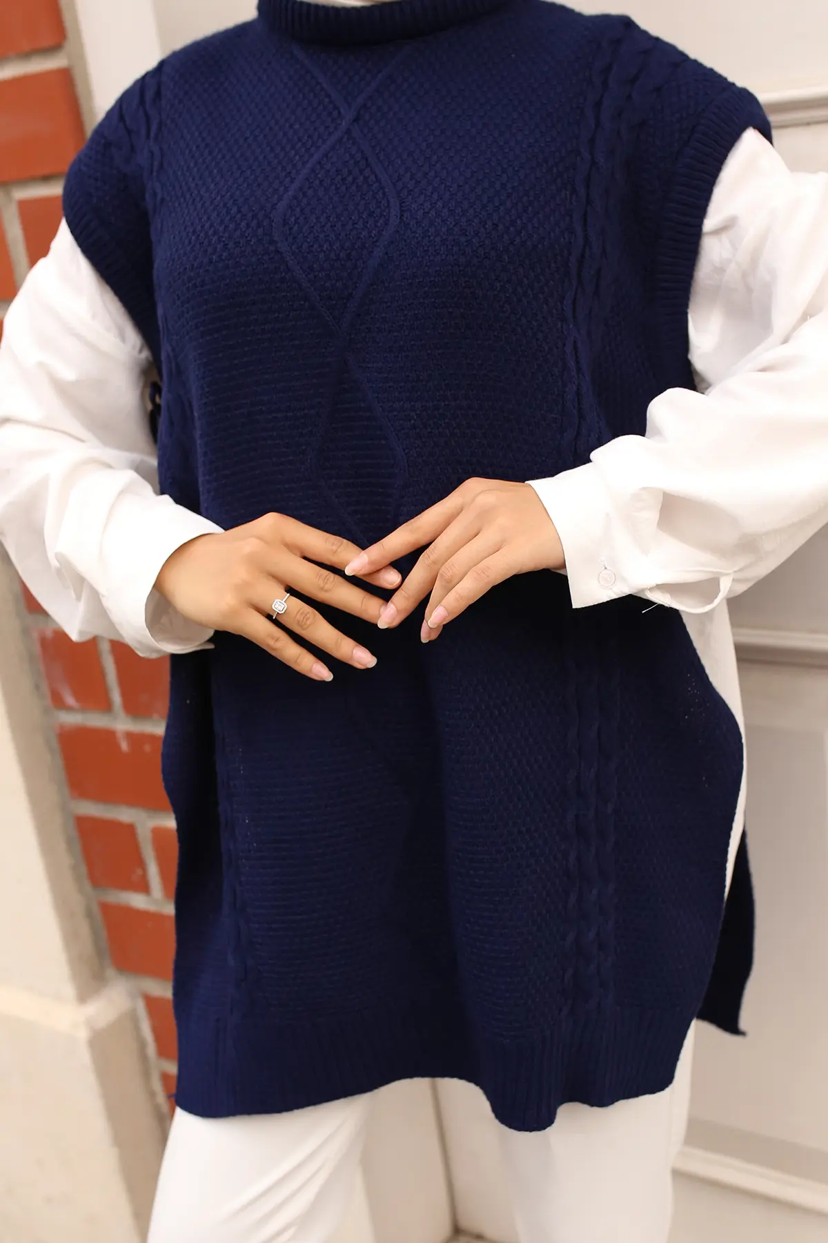 Knit Motif Sweater With Side Ties-detail