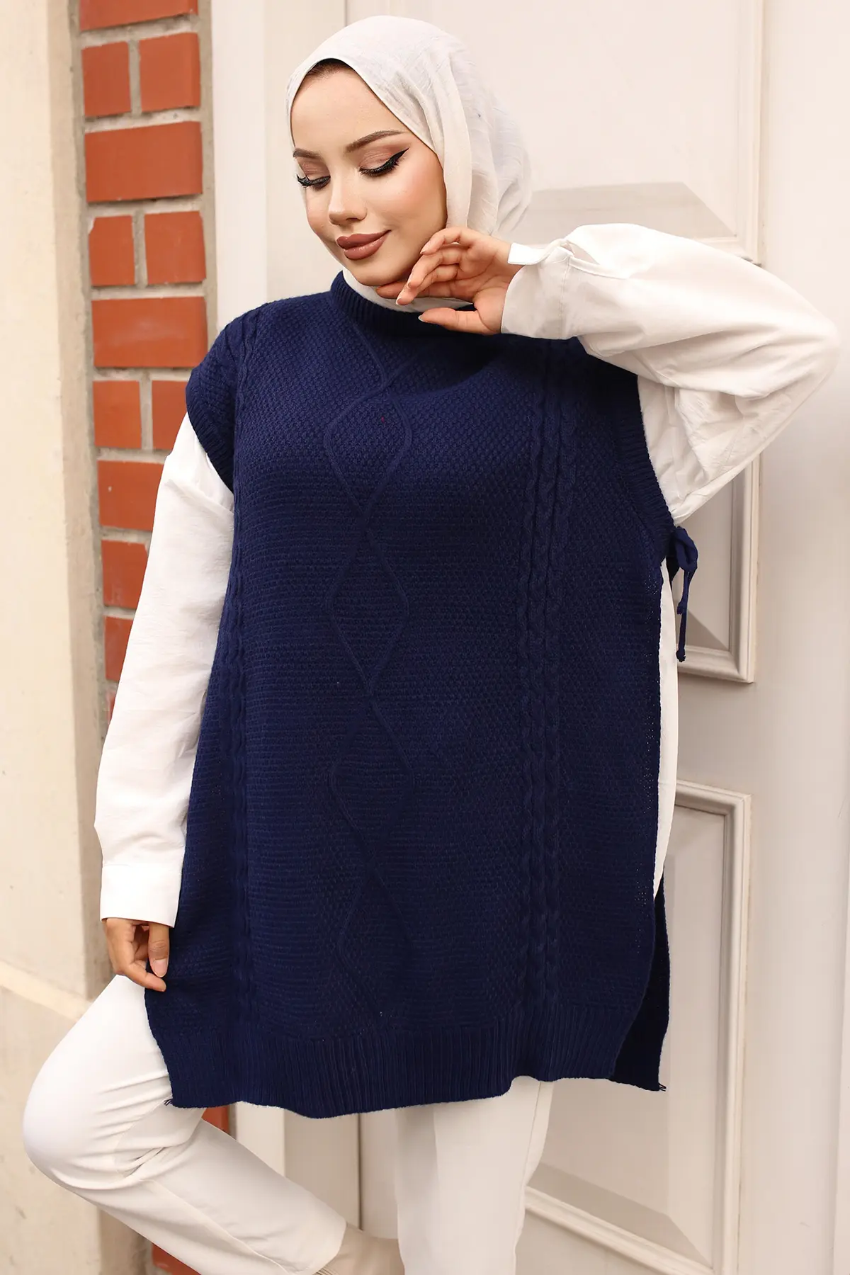 Knit Motif Sweater With Side Ties-detail