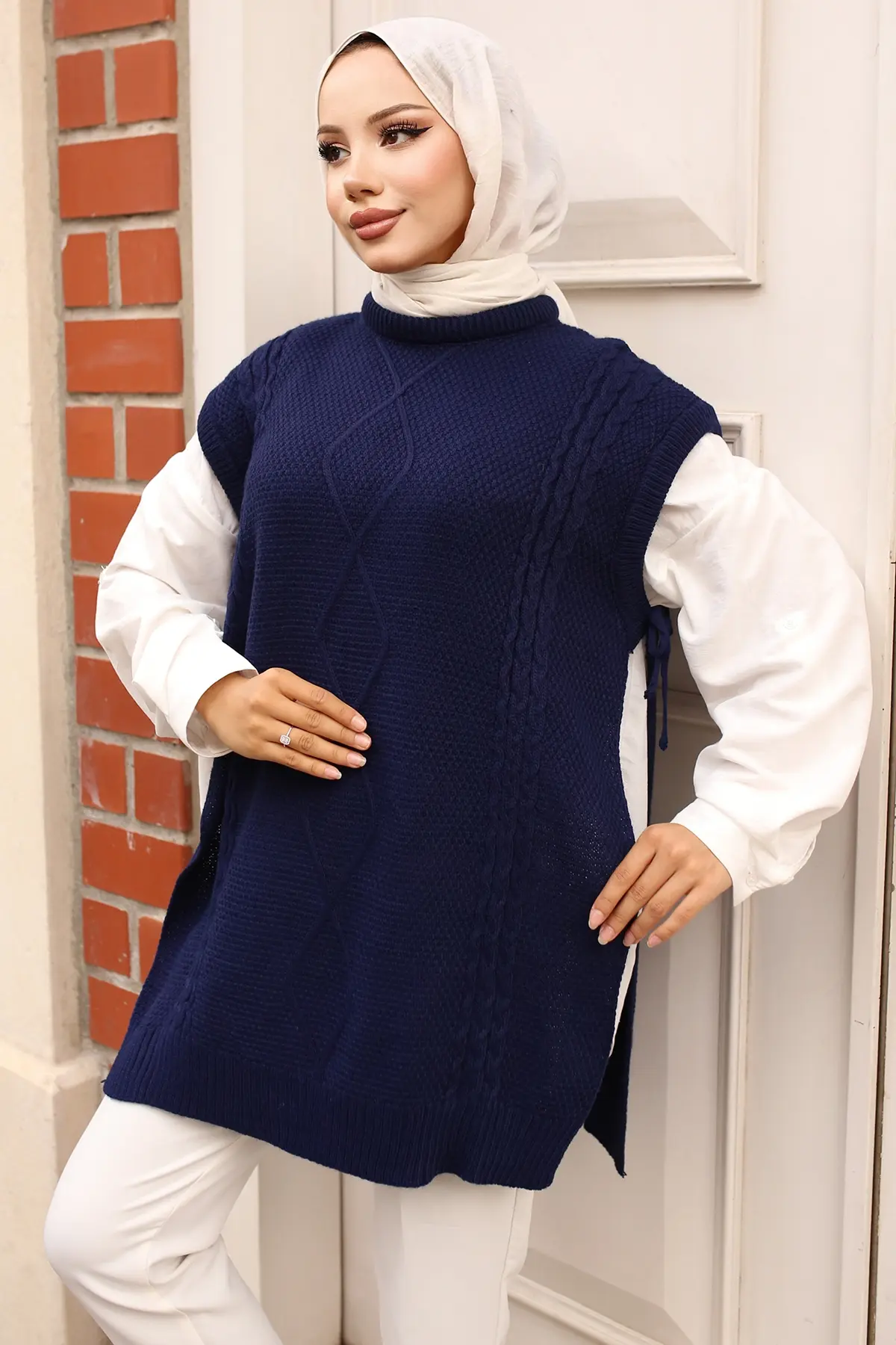 Knit Motif Sweater With Side Ties-detail