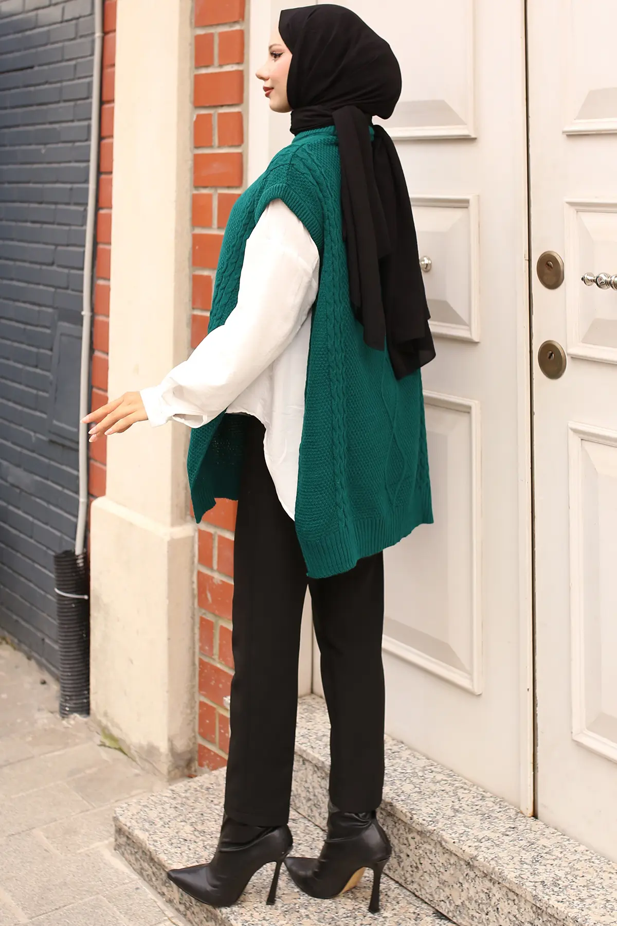 Knit Motif Sweater With Side Ties-detail