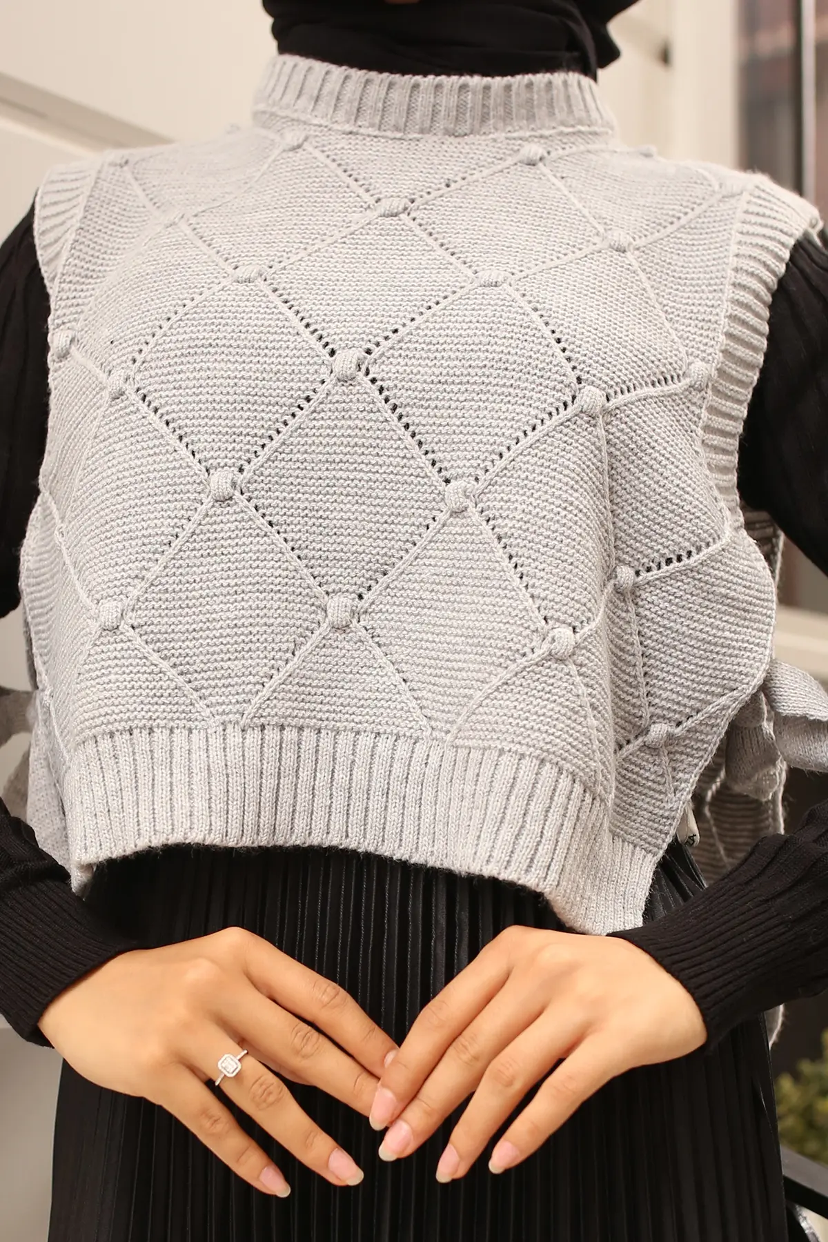 Knitwear Short Sweater With Ties On The Side-detail