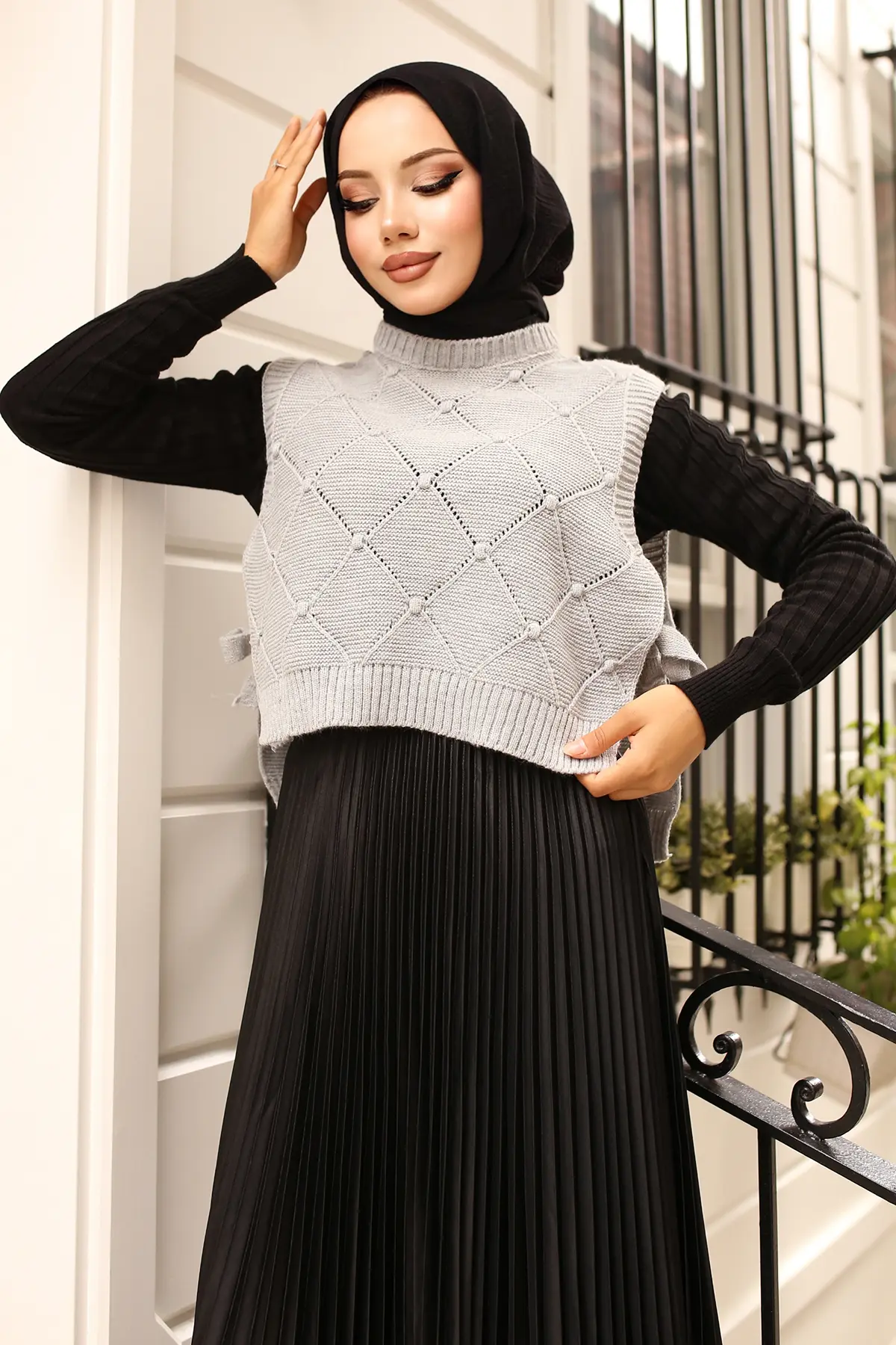 Knitwear Short Sweater With Ties On The Side-detail