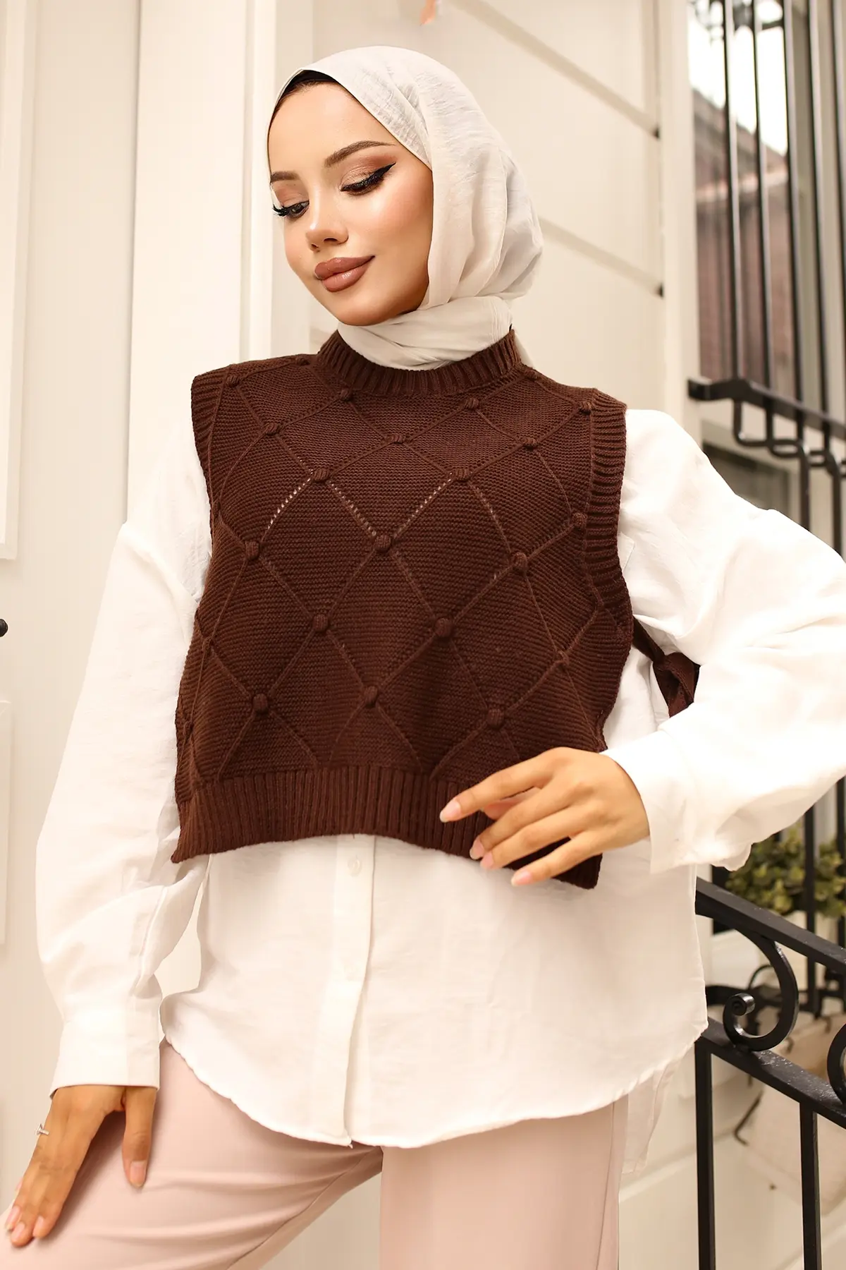 Knitwear Short Sweater With Ties On The Side-detail