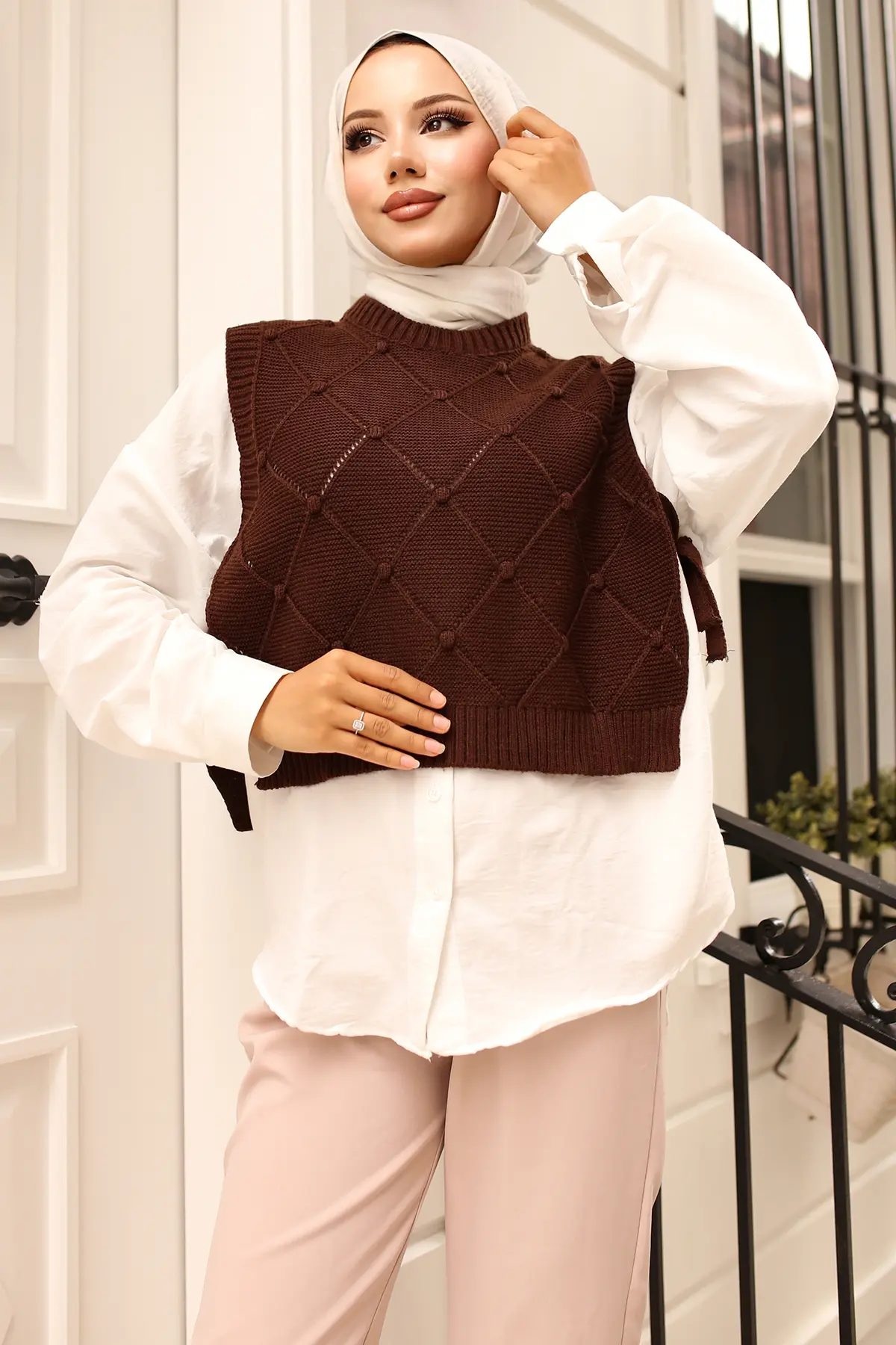 Knitwear Short Sweater With Ties On The Side-detail