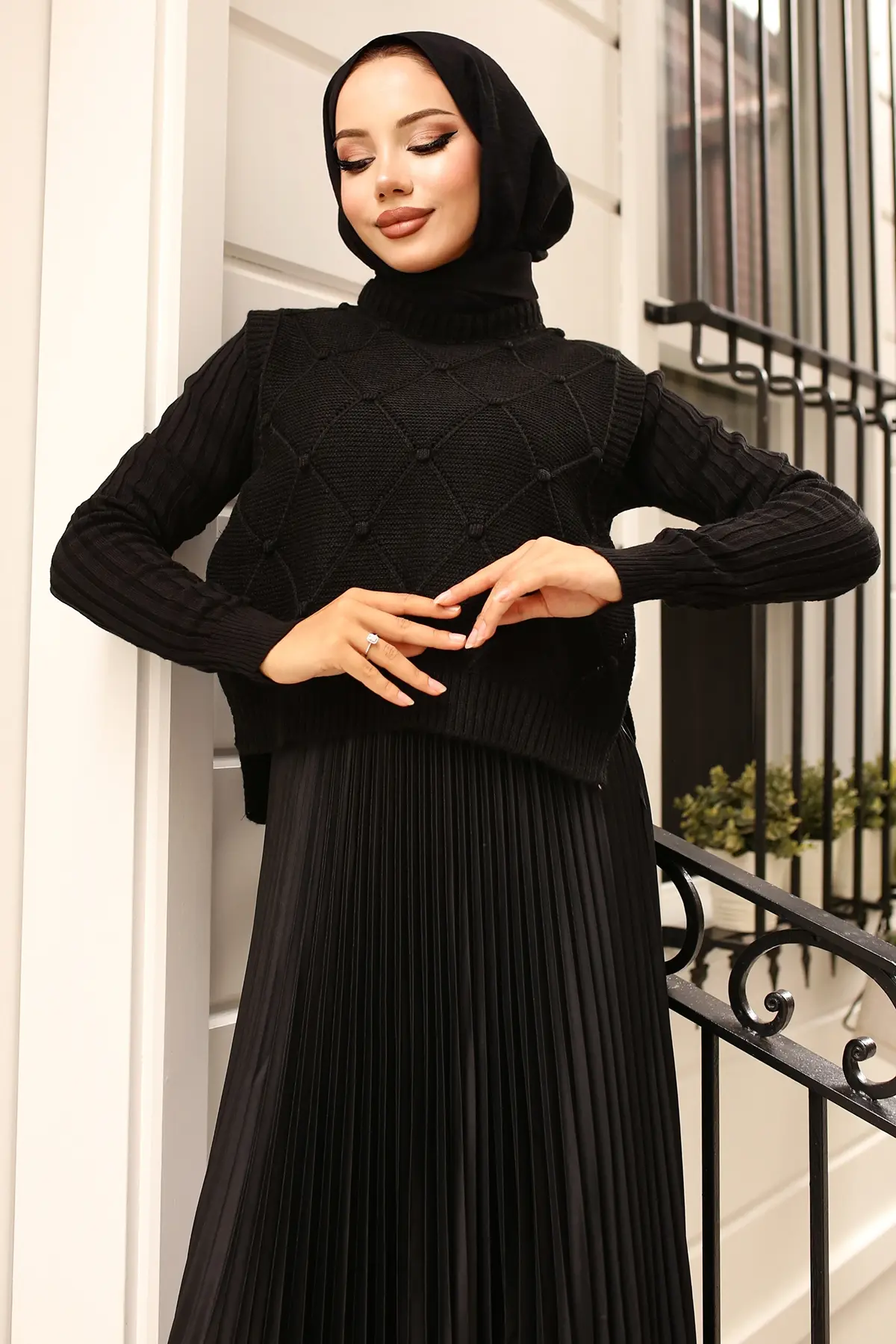 Knitwear Short Sweater With Ties On The Side-detail