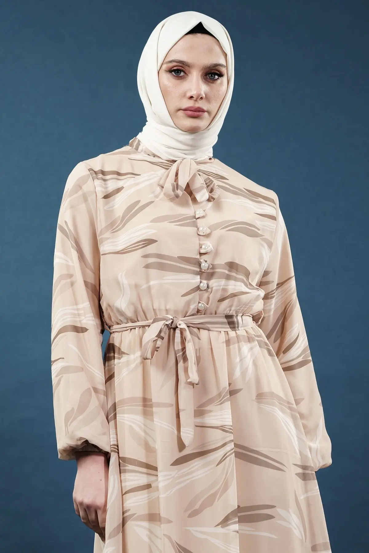 Yaprak Desenli Krem Tesettür Elbise-detail