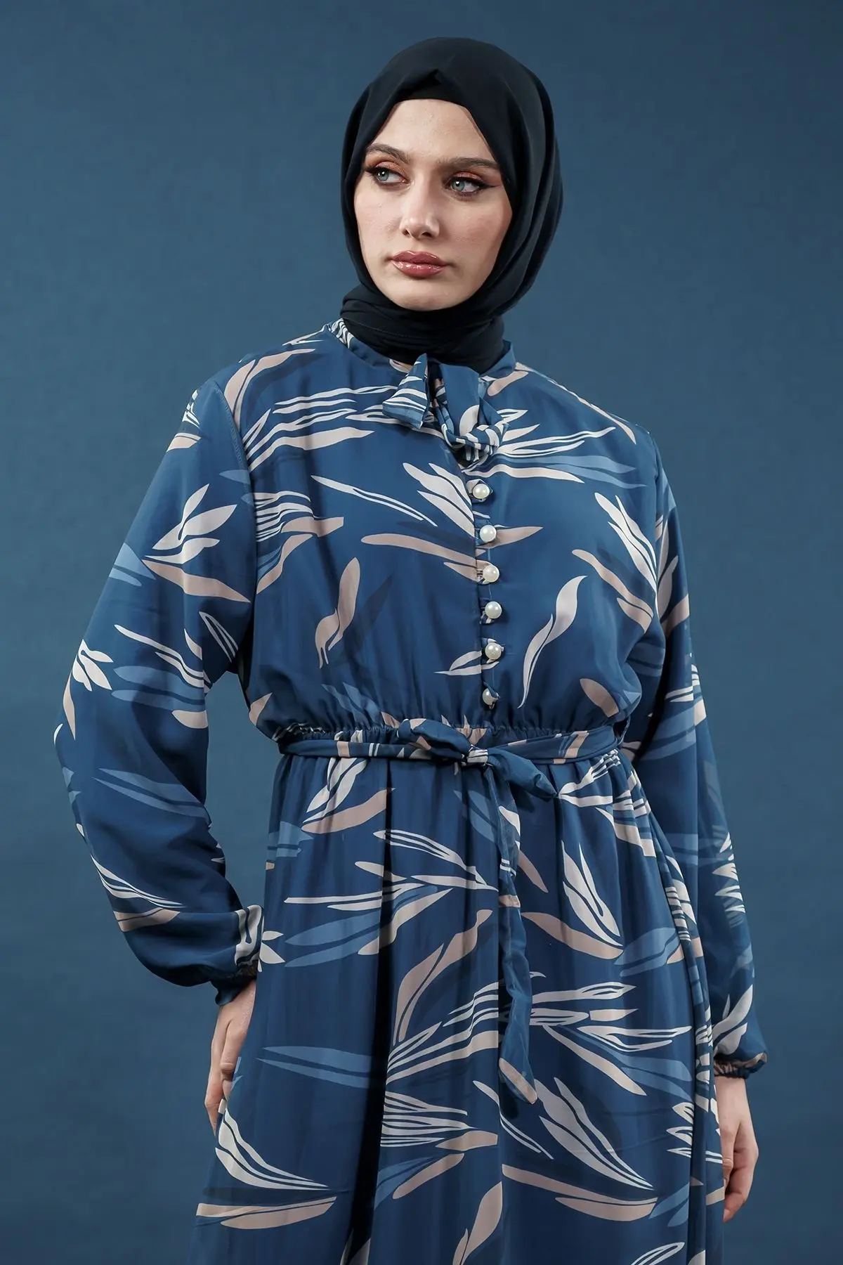 Yaprak Desenli Lacivert Tesettür Elbise-detail