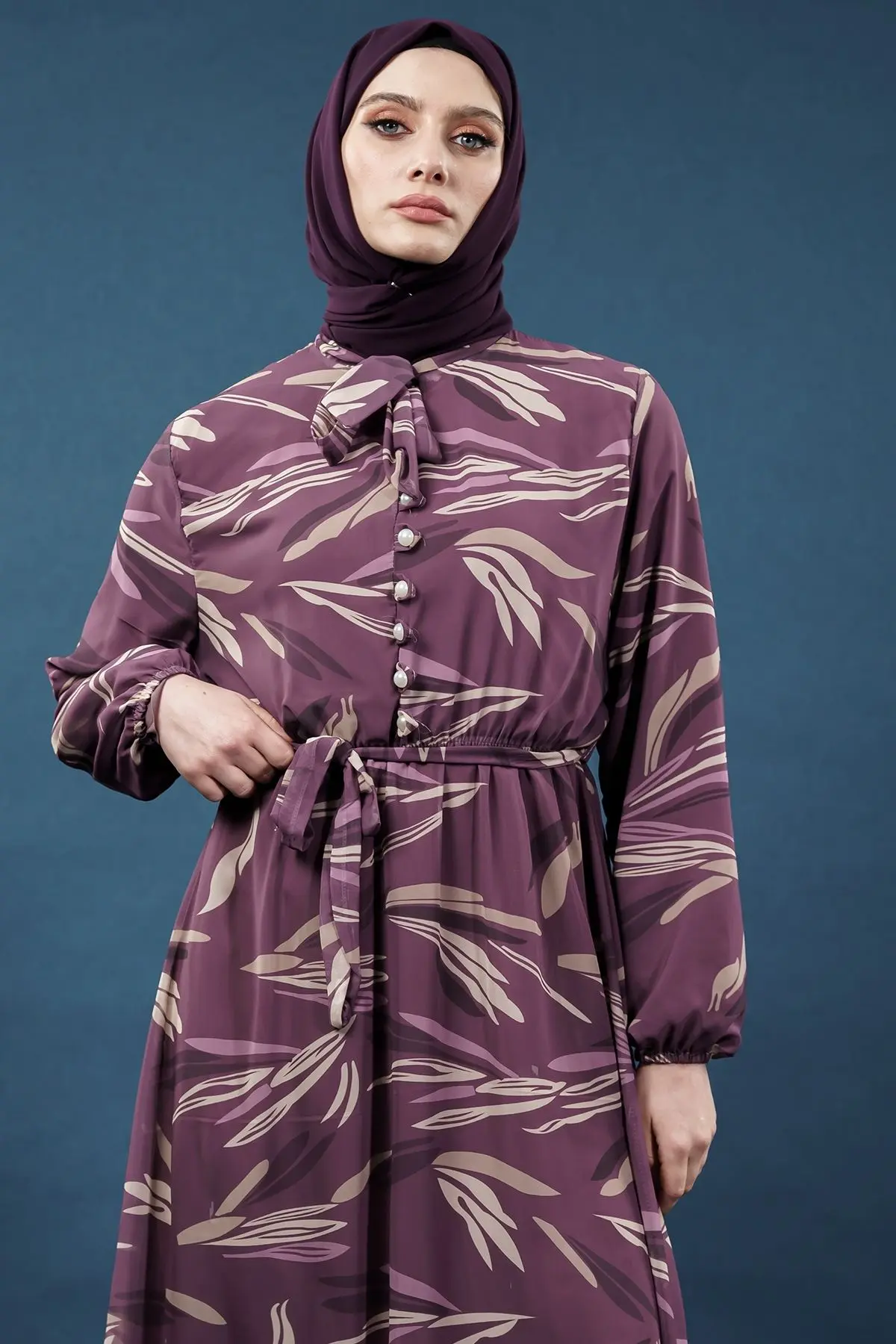 Yaprak Desenli Mor Tesettür Elbise-detail