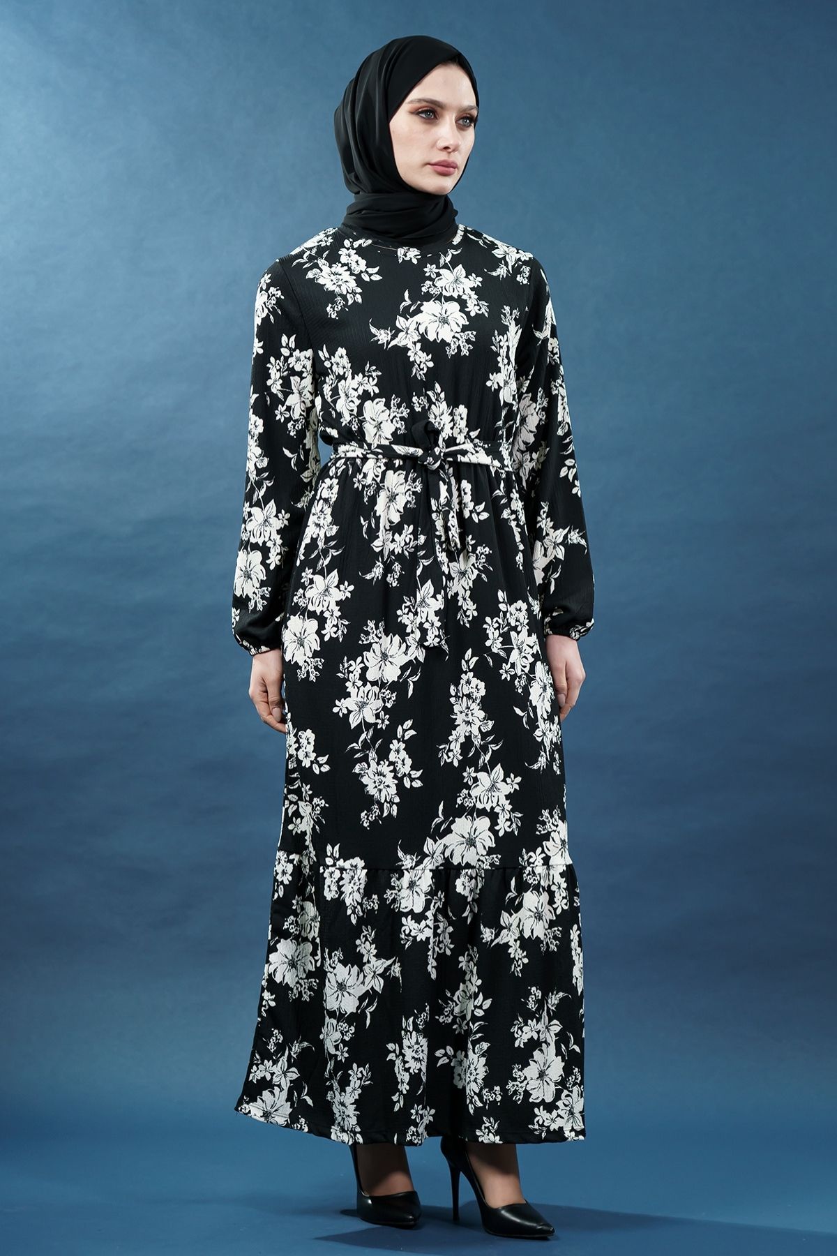 Yeni Sezon Bürümcük Çiçek Desenli Siyah Elbise