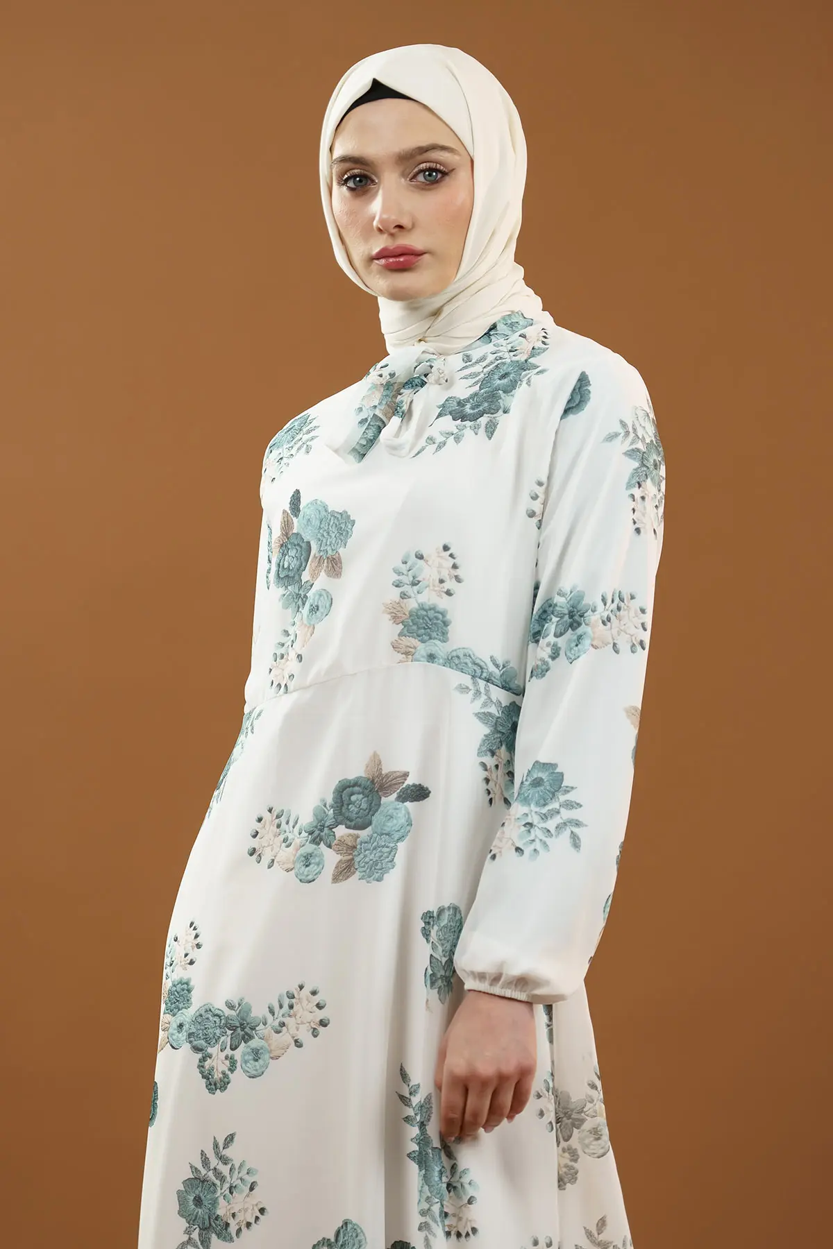 Yeni Sezon Çiçek Desenli Tesettür Elbise-detail