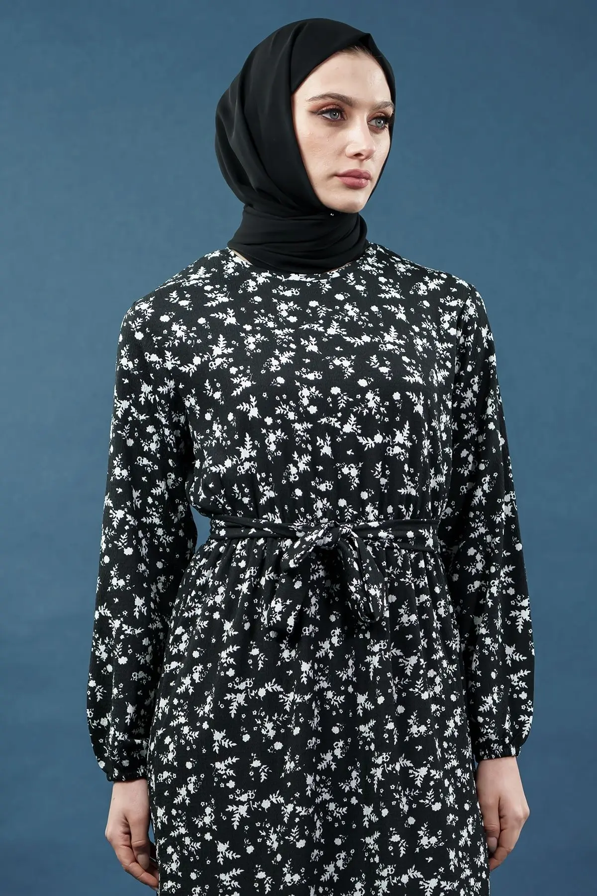 Yeni Sezon Çiçekli Bürümcük Siyah Elbise-detail