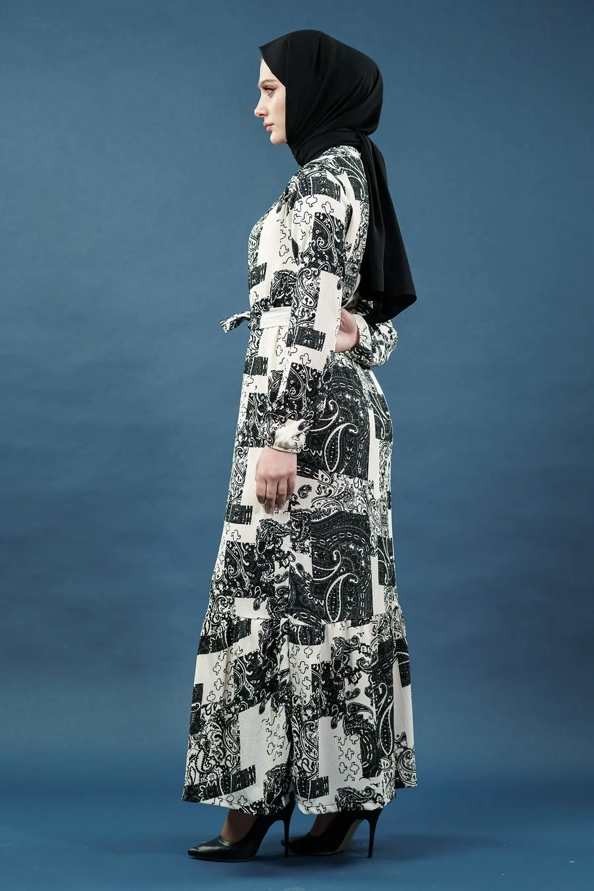 Yeni Sezon Desenli Bürümcük Siyah Tesettür Elbise-detail