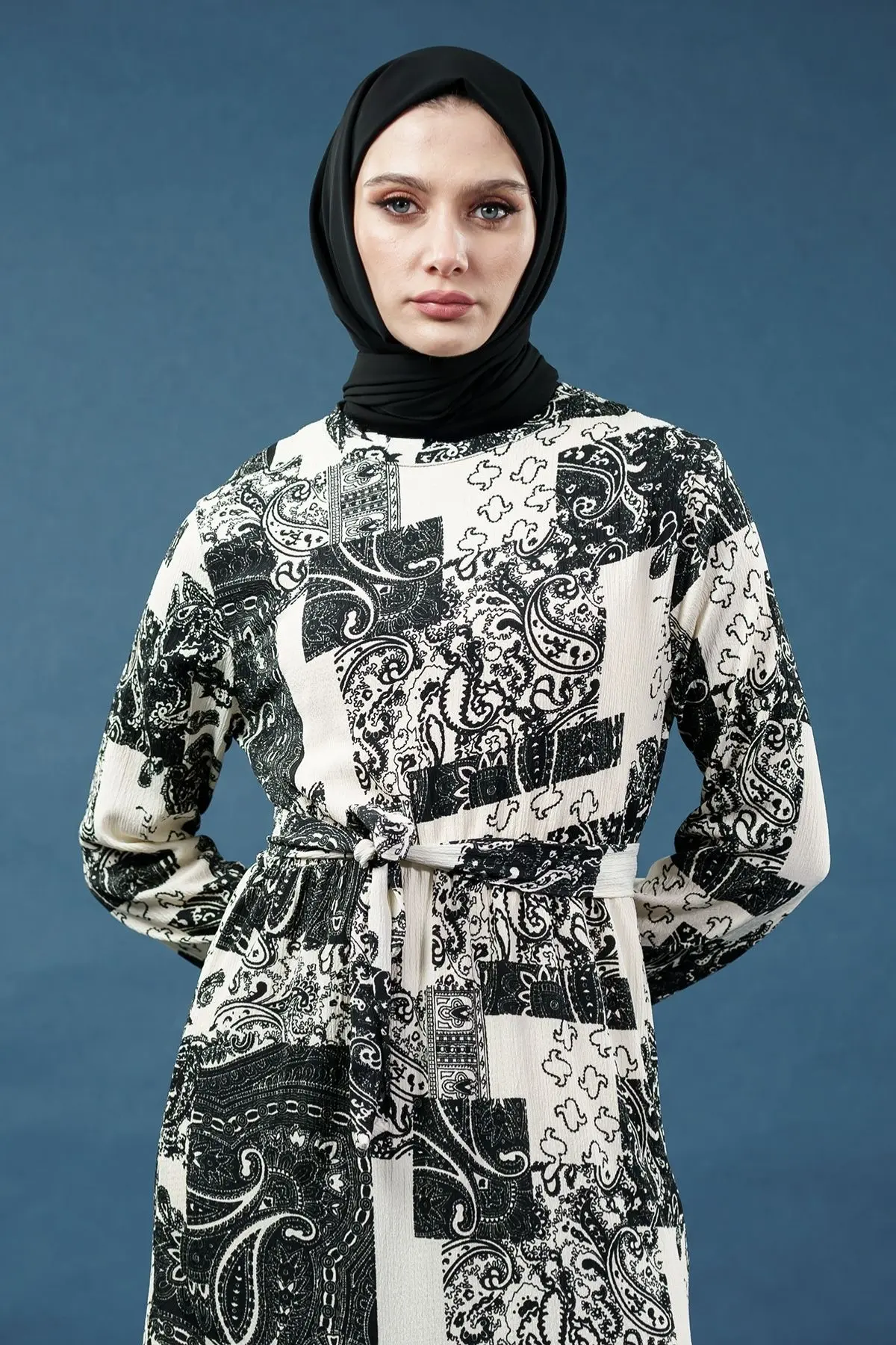 Yeni Sezon Desenli Bürümcük Siyah Tesettür Elbise-detail