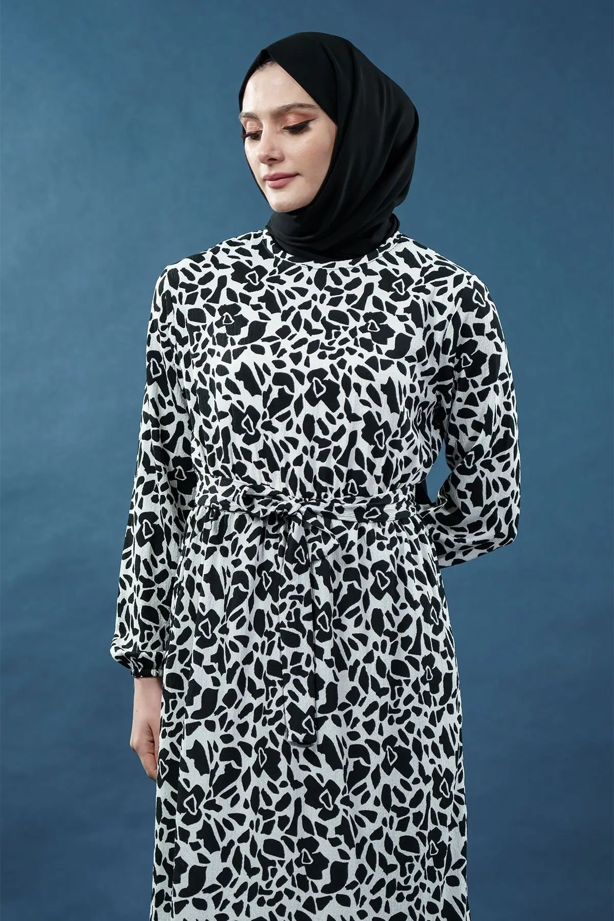 Yeni Sezon Desenli Bürümcük Siyah Tesettür Elbise-detail