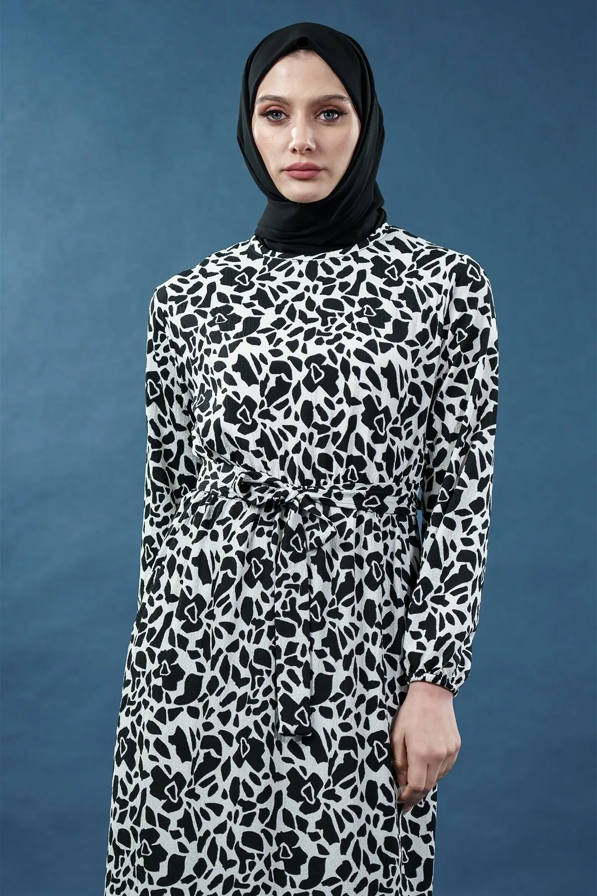 Yeni Sezon Desenli Bürümcük Siyah Tesettür Elbise-detail
