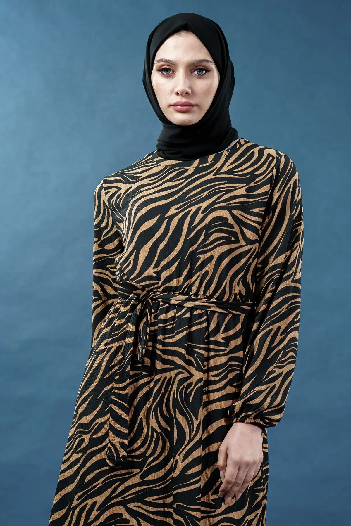 Yeni Sezon Desenli Bürümcük Taba Tesettür Elbise-detail