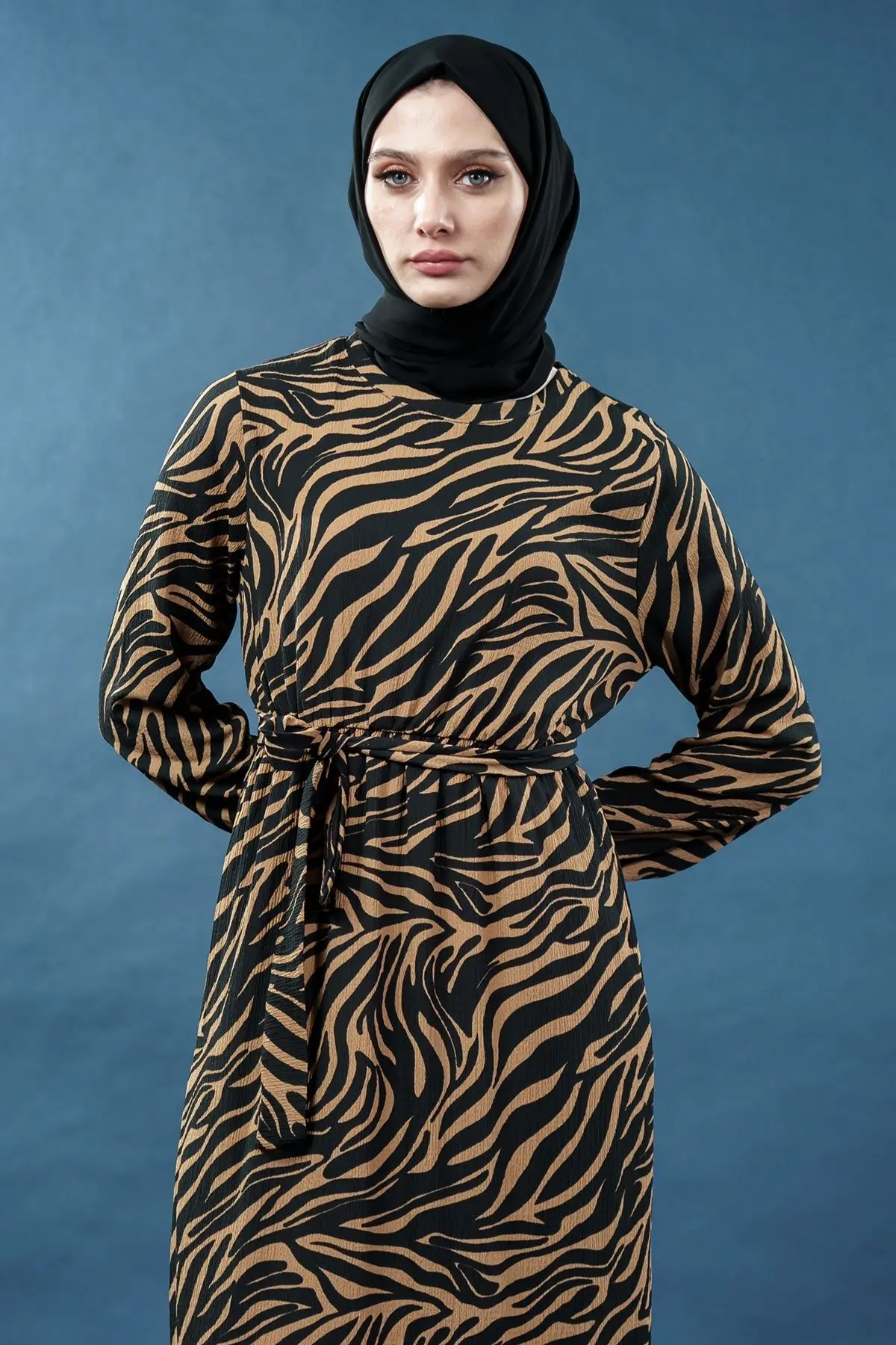 Yeni Sezon Desenli Bürümcük Taba Tesettür Elbise-detail