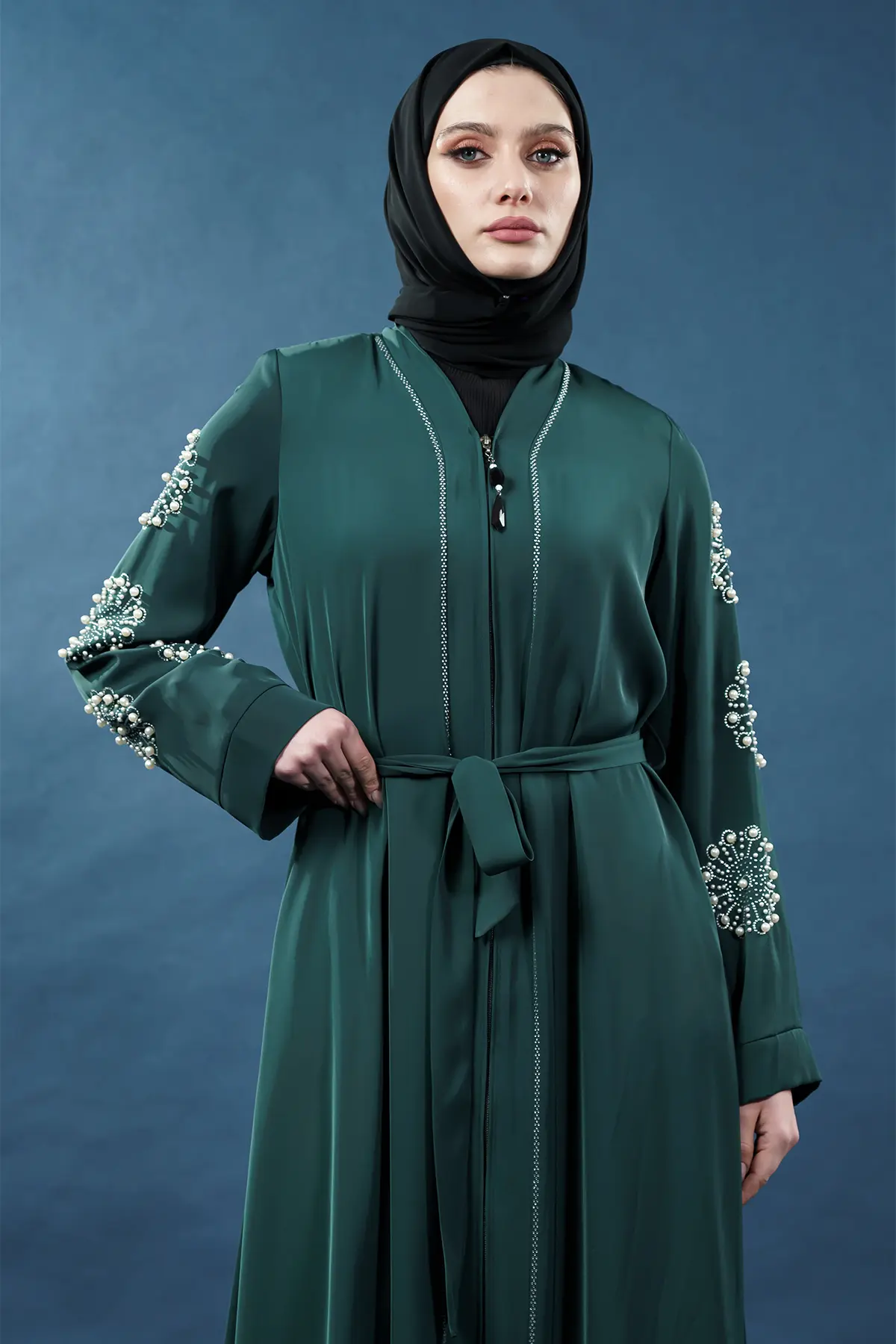 Yeni Sezon Inci Detaylı Fermuarlı Kuşaklı Haki Abaya-detail