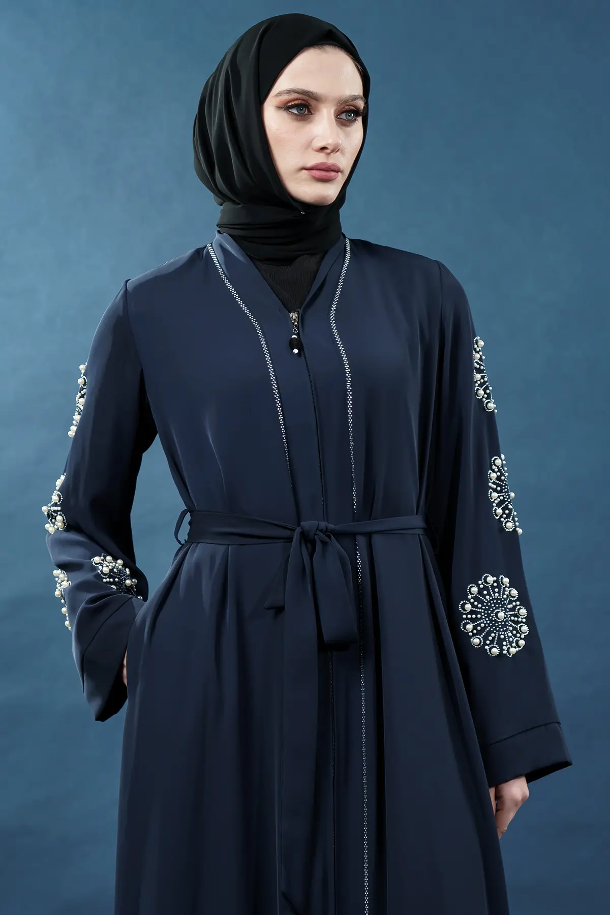Yeni Sezon Inci Detaylı Fermuarlı Kuşaklı Lacivert Abaya-detail