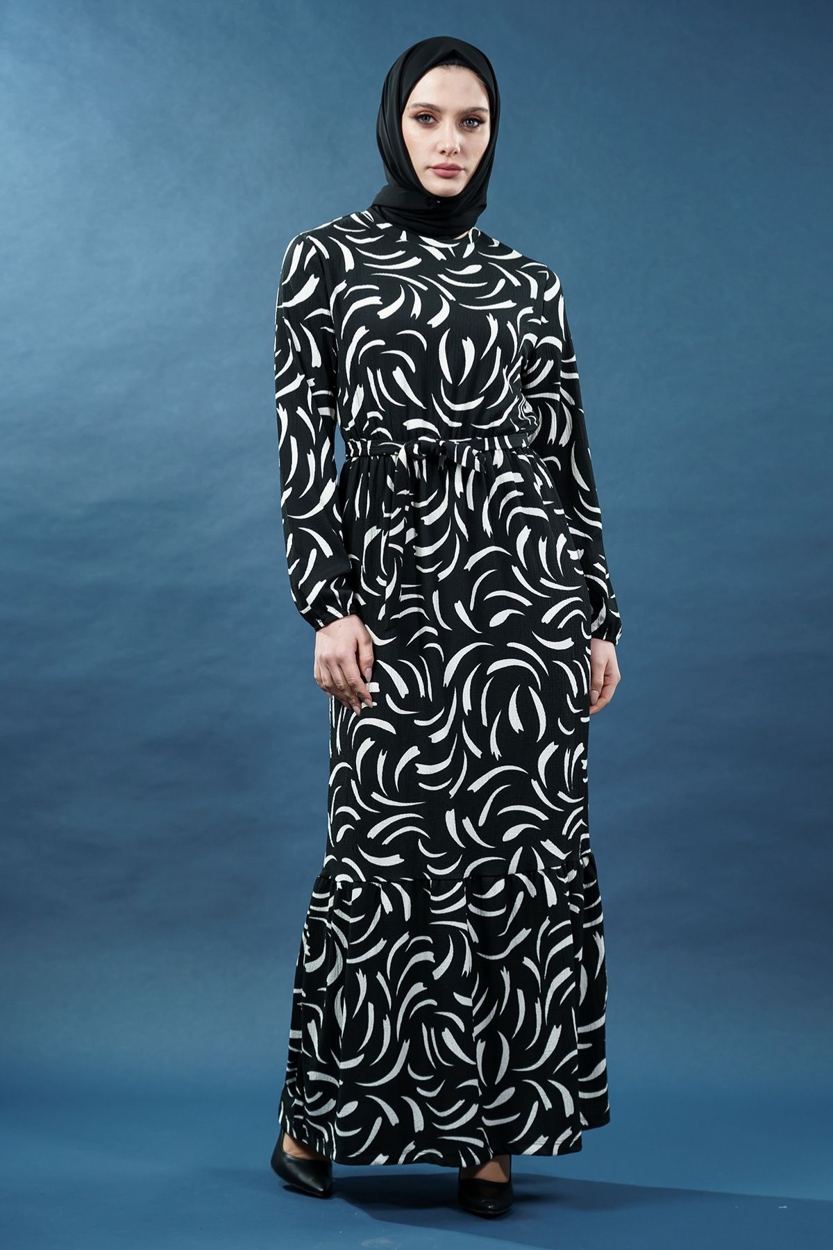 Yeni Sezon Kuşaklı Desenli Siyah Elbise