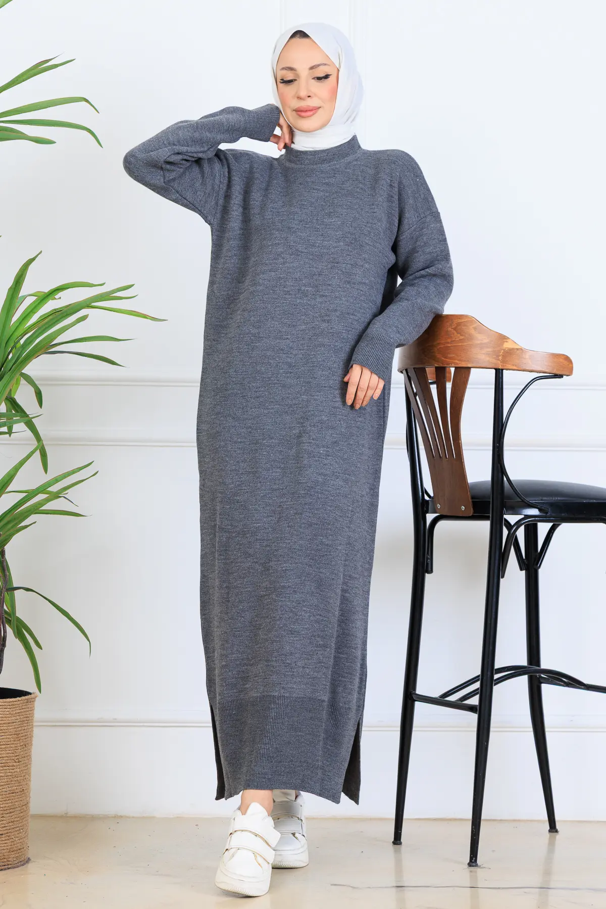 Yırtmaç Detaylı Triko Elbise