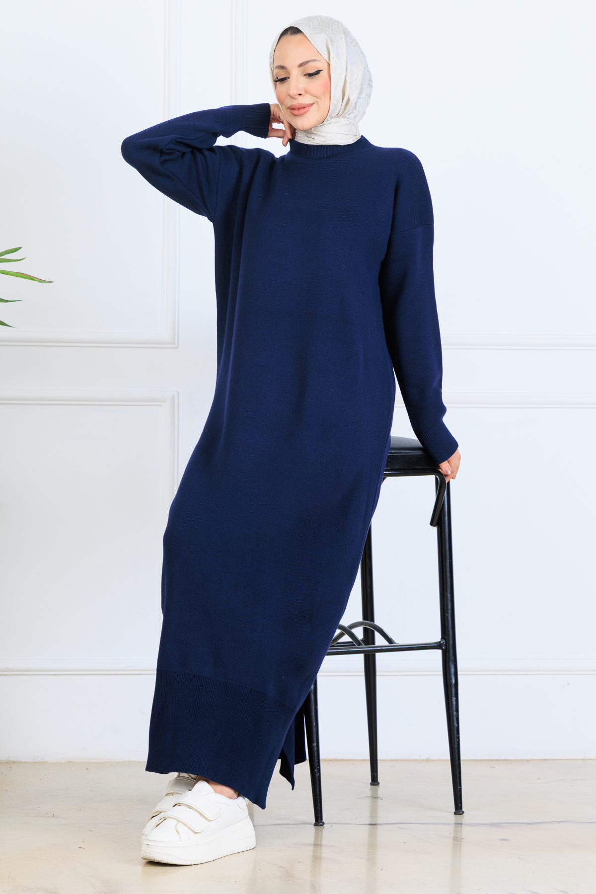 Yırtmaç Detaylı Triko Elbise