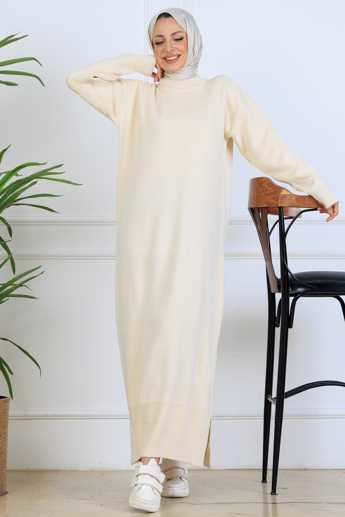 Yırtmaç Detaylı Triko Elbise