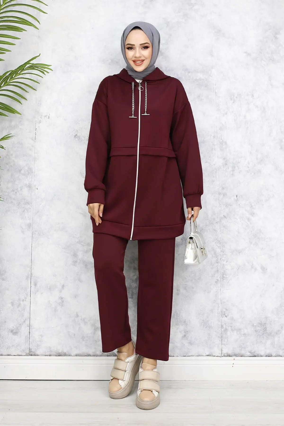 Collared Double Set With Coat Of Arms Detail-detail