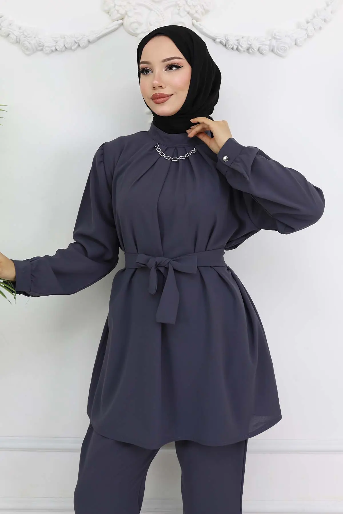 Chain Detailed Hijab Suit-detail