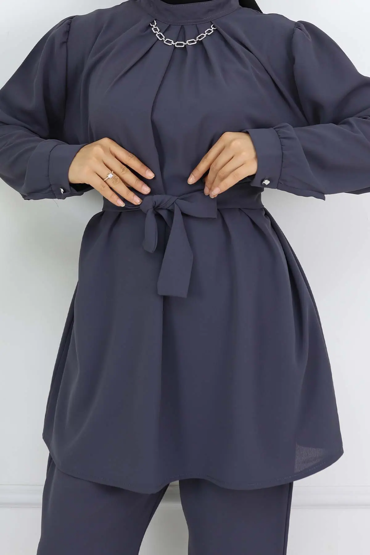 Chain Detailed Hijab Suit-detail